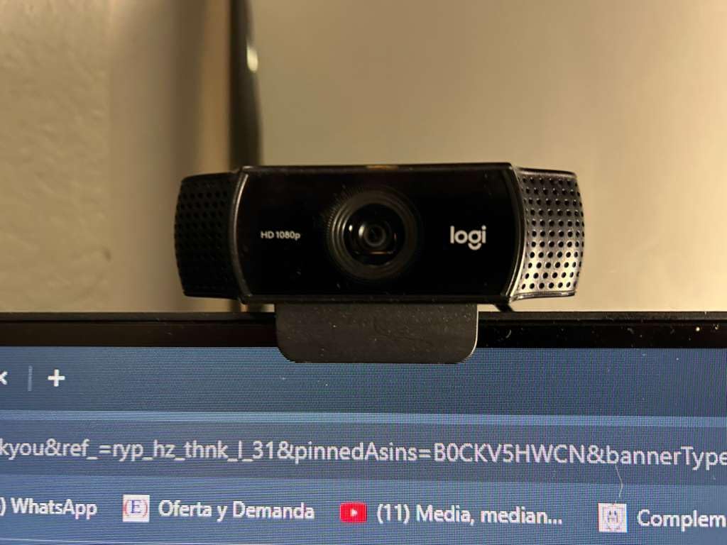 Logitech C920x HD Pro PC Webcam, Full HD 1080p/30fps Video, Clear Audio, HD Light Correction, Works with Microsoft Teams, Google Meet, Zoom, Nintendo Switch 2's new GameChat Mode, Mac/Tablet - Black customer photo 1