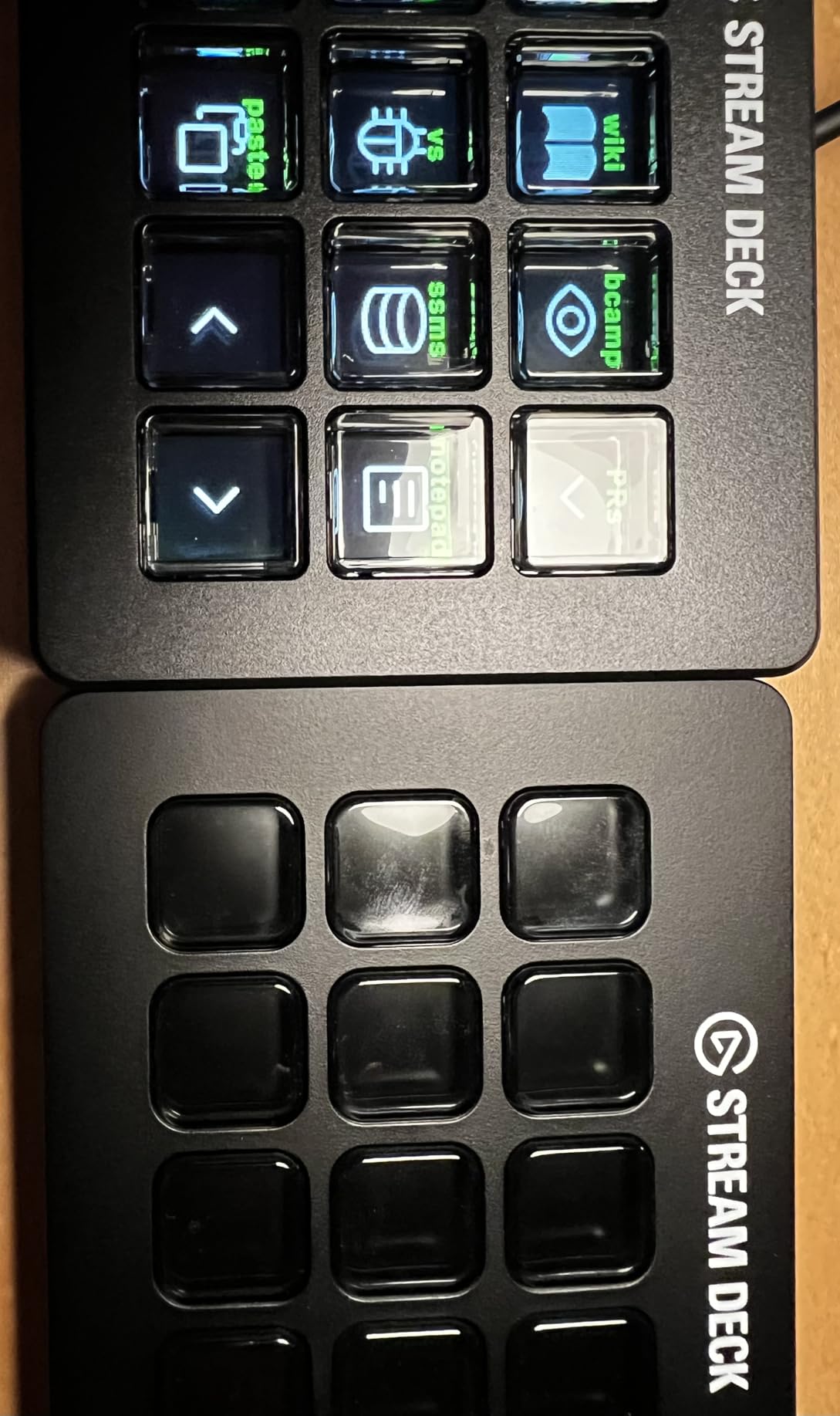 Elgato Stream Deck MK.2 - Studio Controller, 15 macro keys, trigger actions in apps and software like OBS, Twitch, YouTube and more, USB, works with Mac and PC customer photo 2