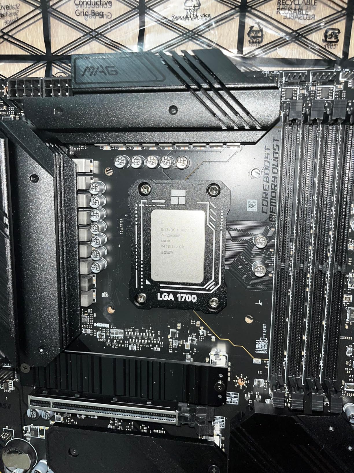 Intel Core i5-12600KF Desktop Processor 10 (6P+4E) Cores up to 4.9 GHz Unlocked LGA1700 600 Series Chipset 125W customer photo 1