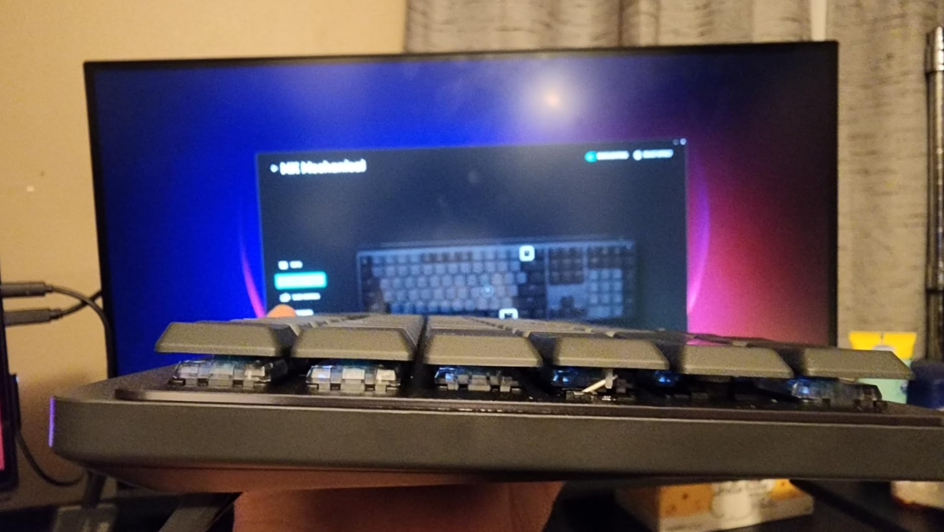 Logitech MX Mechanical Wireless Illuminated Keyboard Tactile - Graphite customer photo 1