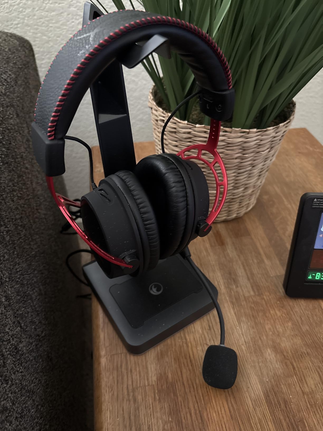 HyperX Cloud Alpha Wireless - Gaming Headset for PC, 300-hour battery life, DTS Headphone:X Spatial Audio, Memory foam, Dual Chamber Drivers, Noise-canceling mic, Durable aluminum frame, Red customer photo 1