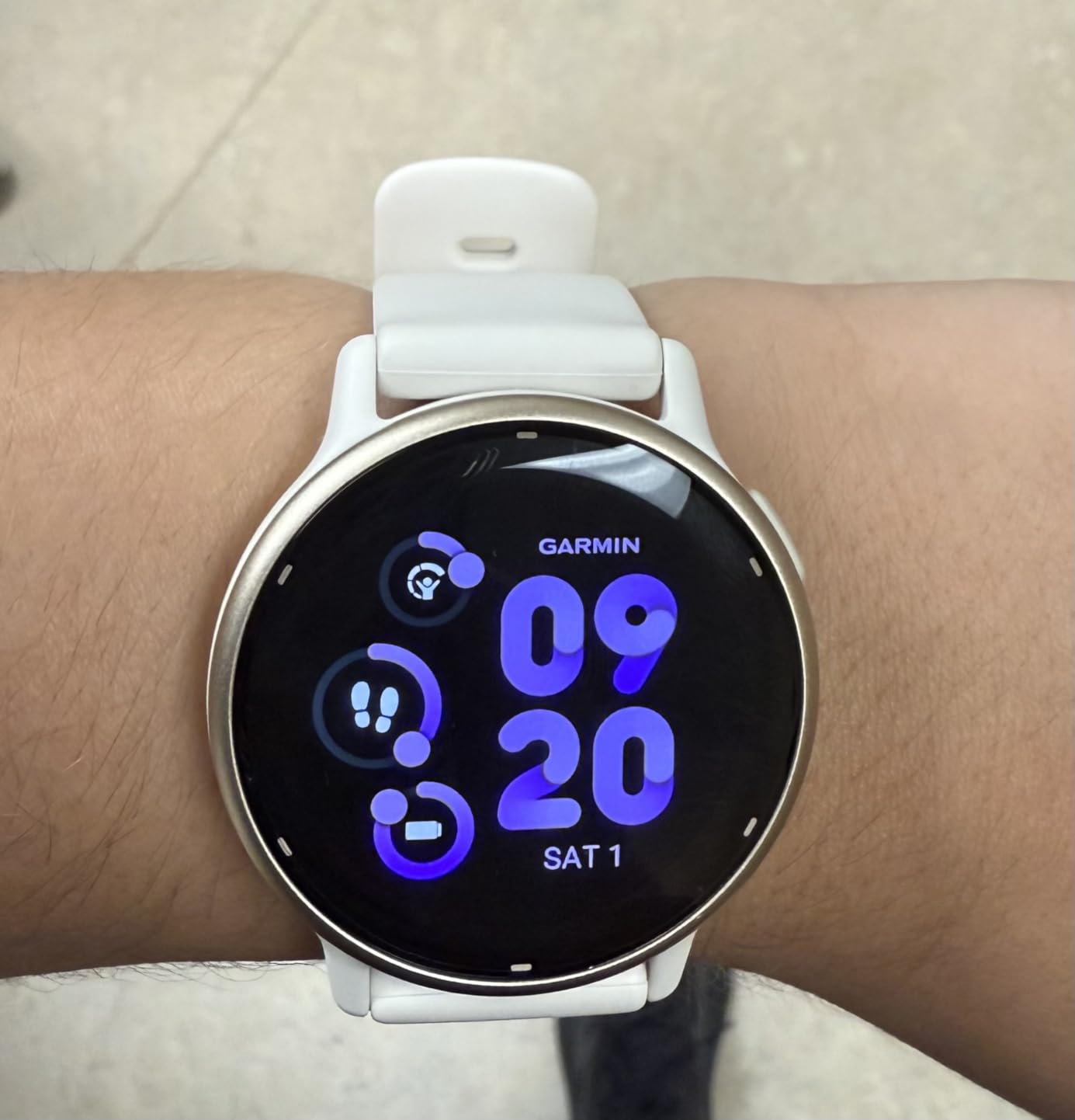 Garmin vivoactive 5, Health and Fitness GPS Smartwatch, AMOLED Display, Up to 11 Days of Battery, Ivory customer photo 1