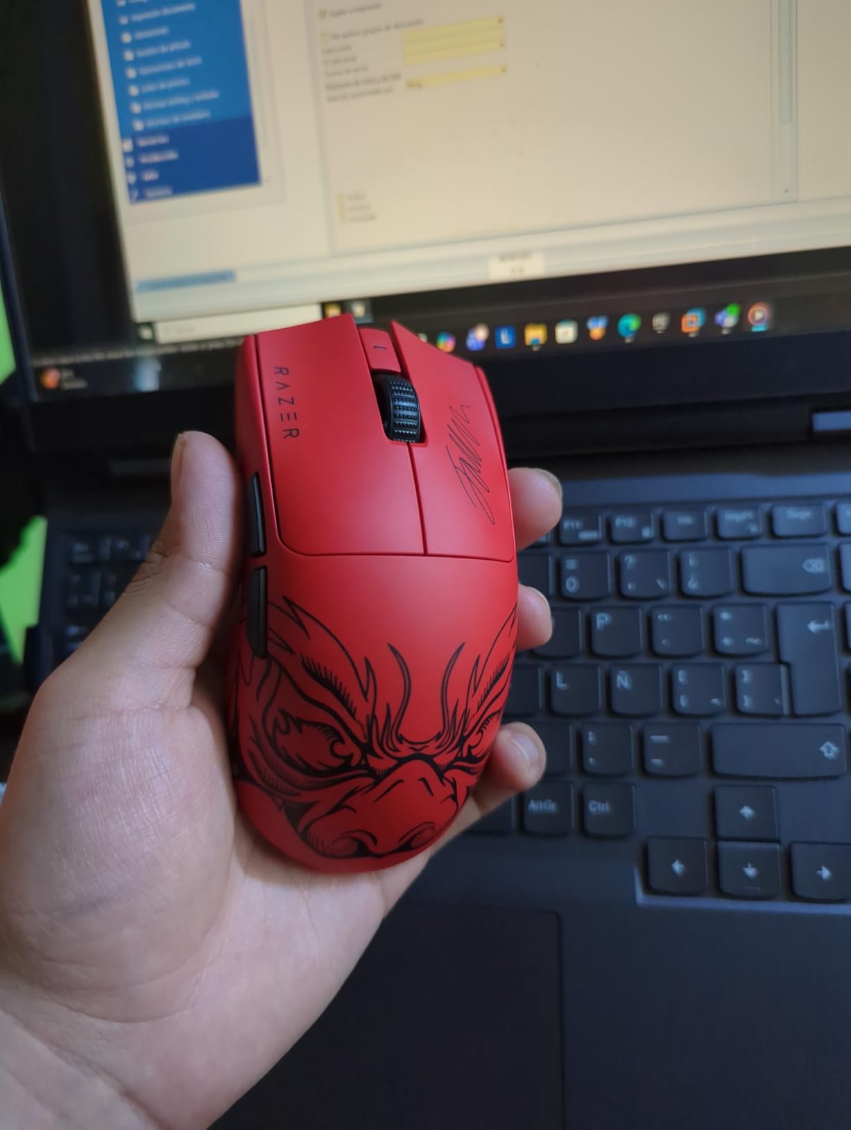 Viper V3 Pro Wireless Esports Gaming Mouse: Symmetrical - 54g Lightweight - 8K Polling - 35K DPI Optical Sensor - Gen3 Optical Switches - 8 Programmable Buttons - 95 Hr Battery - Black customer photo 1