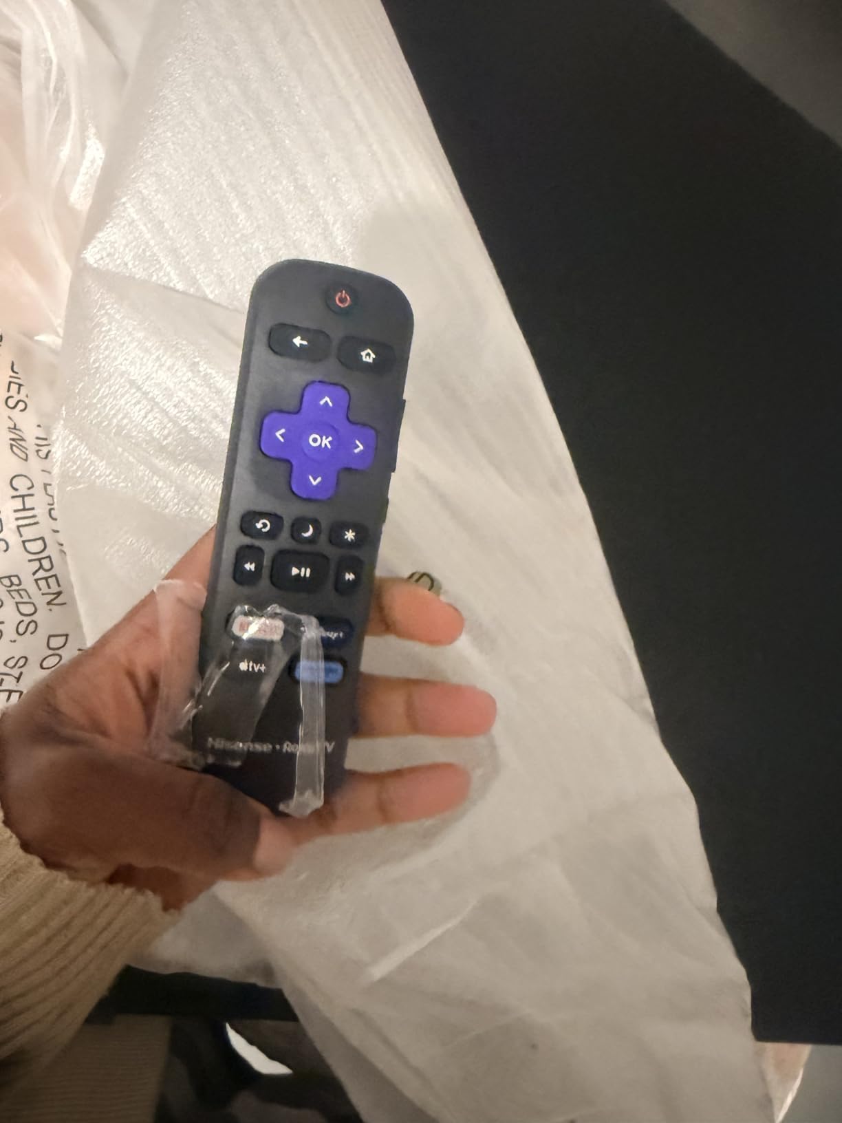 Hisense 32-Inch Class A4 Series HD 720p Smart Roku TV with Alexa Compatibility (32A4HNR) - Dolby Audio, Slim Bezel Design, Google Assistant customer photo 2
