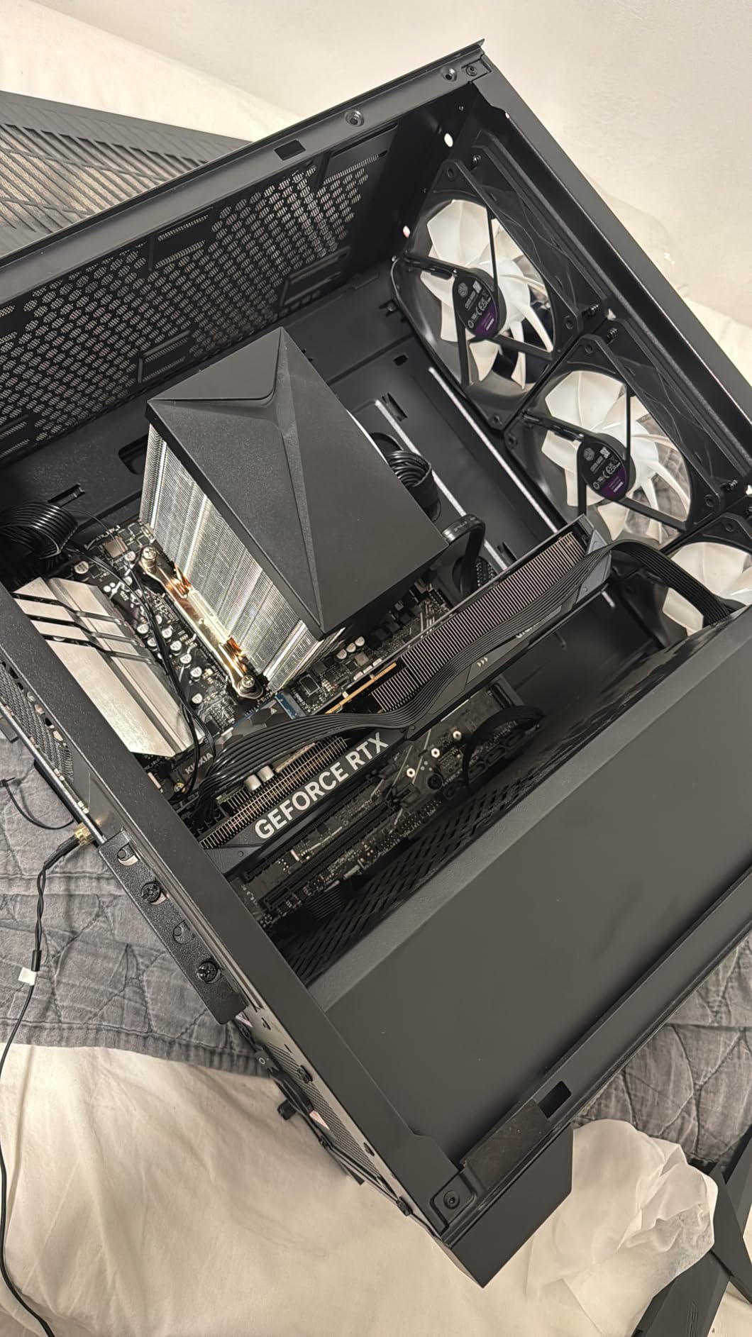 GIGABYTE GeForce RTX 5060 WINDFORCE OC 8G Graphics Card, 8GB 128-bit GDDR7, PCIe 5.0 customer photo 2