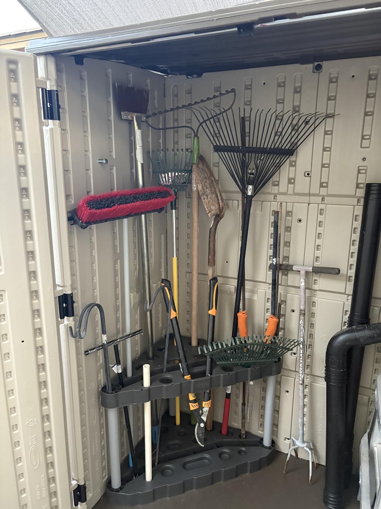 Rubbermaid Garage Tool Tower Rack Easy to Assemble Wheeled Organizes up to 40 Long-Handled Tools/Rakes/ Brooms/Shovles in Home/House/Outdoor/Shed Black customer photo 2