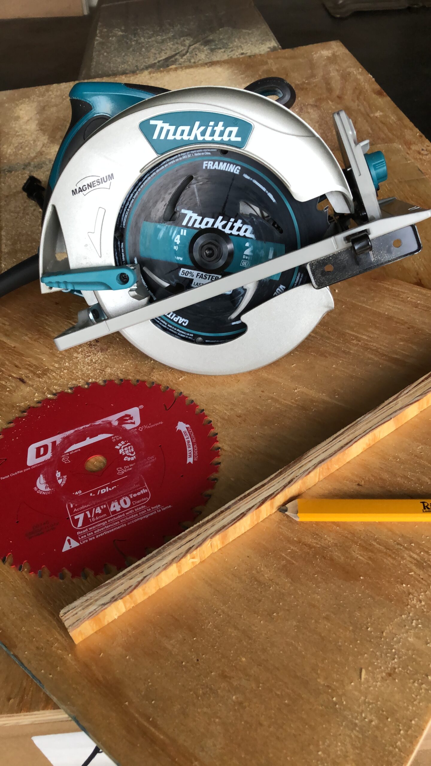 Makita 5007Mg Magnesium 7-1/4-Inch Circular Saw Customer Review Makita 5007Mg Magnesium 7-1/4-Inch Circular Saw - Customer Photo 1