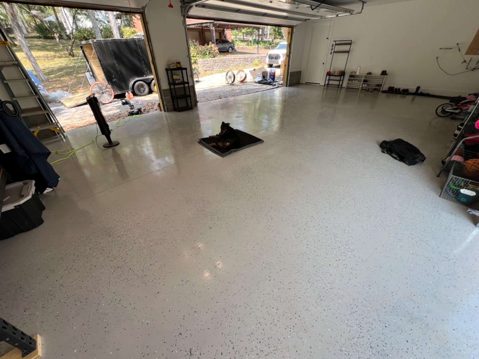 Rust-Oleum 251965 EPOXYSHIELD Garage Floor Coating Kit, 1 Car, Gloss Gray customer photo 2