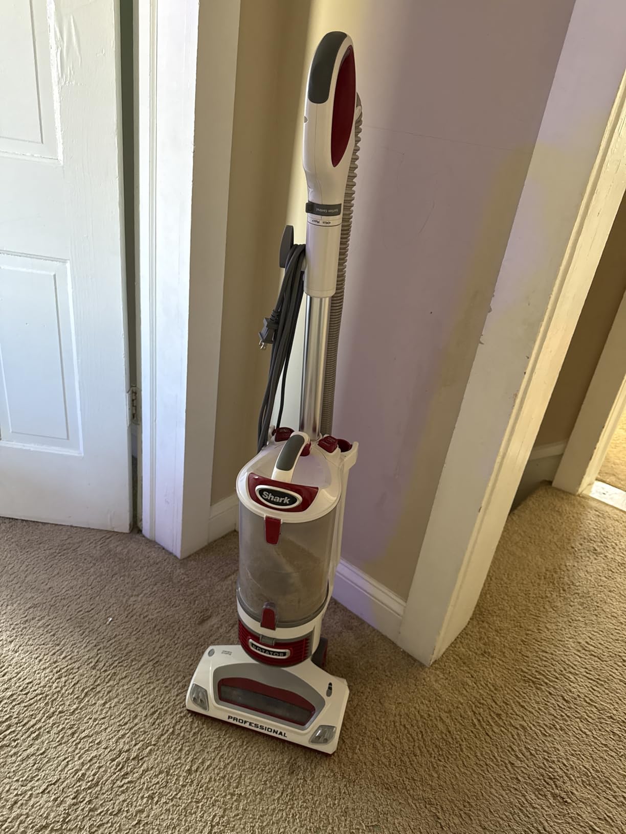 Shark NV501 Rotator Professional Lift-Away Upright Vacuum with HEPA Filter, Swivel Steering, LED Headlights, Wide Upholstery Tool, Dusting Brush & Crevice Tool, White/Red Customer Review Shark NV501 Rotator Professional Lift-Away Upright Vacuum with HEPA Filter, Swivel Steering, LED Headlights, Wide Upholstery Tool, Dusting Brush & Crevice Tool, White/Red - Customer Photo 2