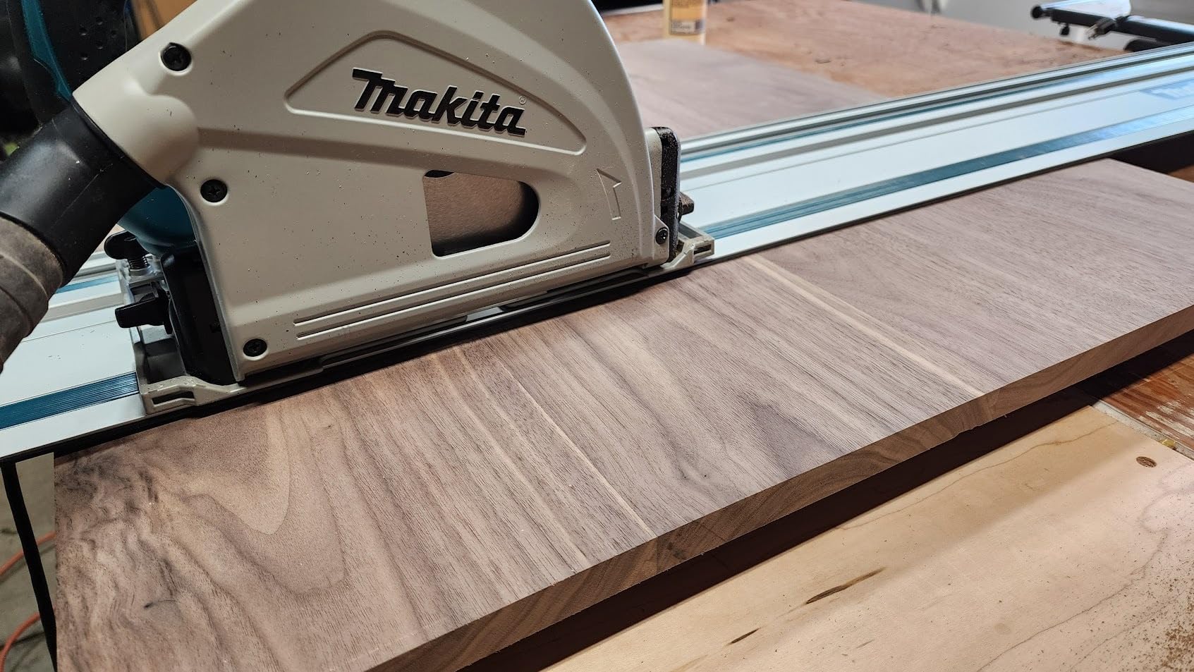 Makita SP6000J 6-1/2-Inch Plunge Circular Saw Customer Review Makita SP6000J 6-1/2-Inch Plunge Circular Saw - Customer Photo 2