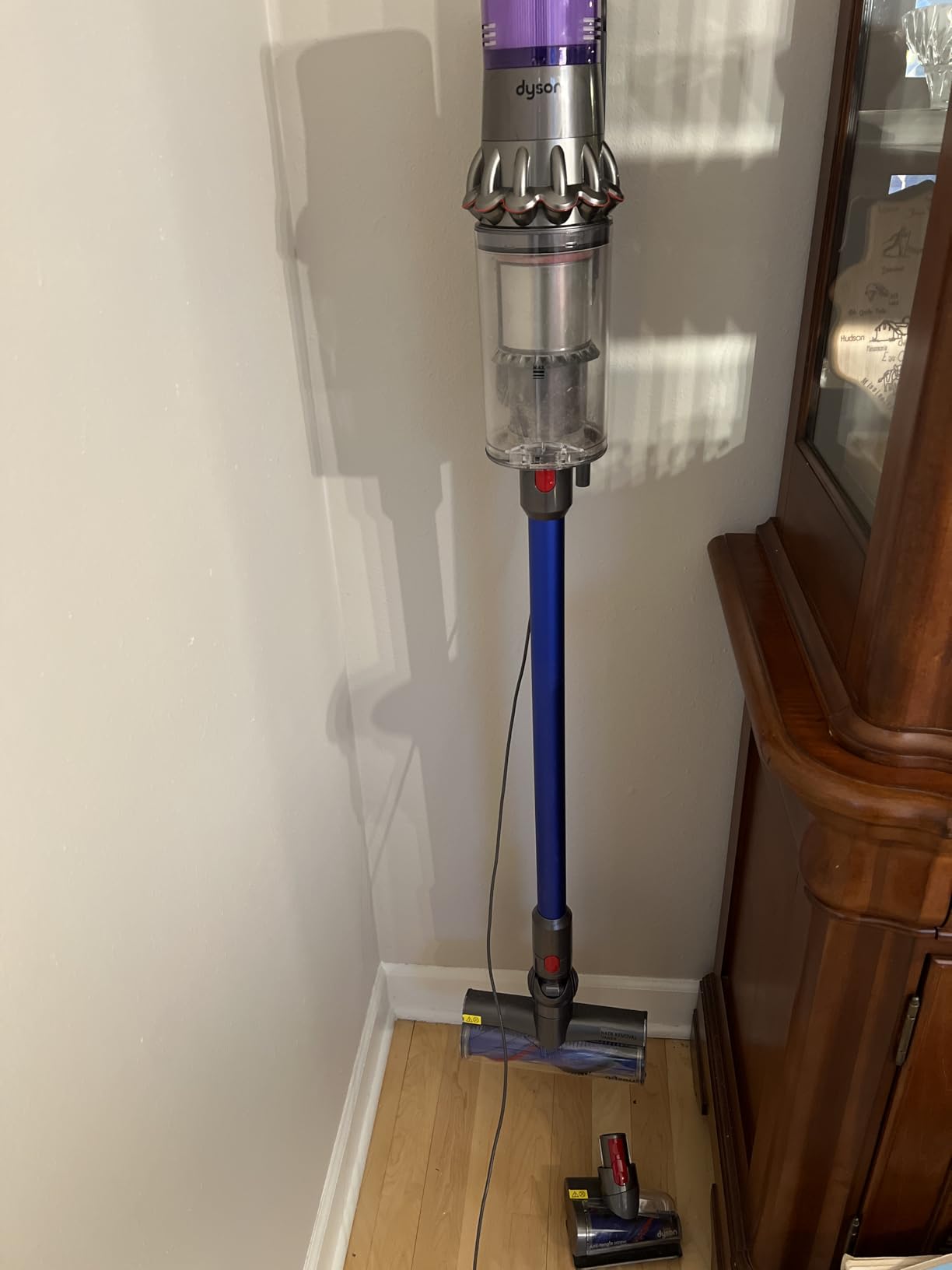 Dyson V11 Origin Cordless Vacuum, 185AW, 3 Power Modes, Up to 60 Minutes, Deep Cleans Hard Floors and Carpets, Detangles Pet Hair, Converts to Handheld Customer Review Dyson V11 Origin Cordless Vacuum, 185AW, 3 Power Modes, Up to 60 Minutes, Deep Cleans Hard Floors and Carpets, Detangles Pet Hair, Converts to Handheld - Customer Photo 2
