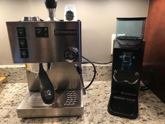 Rancilio Silvia Espresso Machinet,0.3 liters, with Iron Frame and Stainless Steel Side Panels, 11.4 by 13.4-Inch Customer Review Rancilio Silvia Espresso Machinet,0.3 liters, with Iron Frame and Stainless Steel Side Panels, 11.4 by 13.4-Inch - Customer Photo 1
