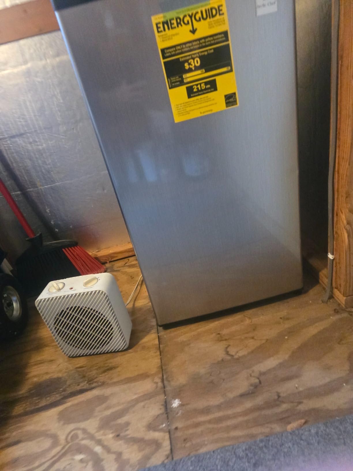 ARCTIC CHEF Mini Refrigerator, Compact Freezer Compartment, Adjustable Thermostat Control, Reversible Door, Ideal Fridge for Dorm, Office, Apartment, Platinum Stainless, 3.2 Cubic Feet - Customer Photo 2