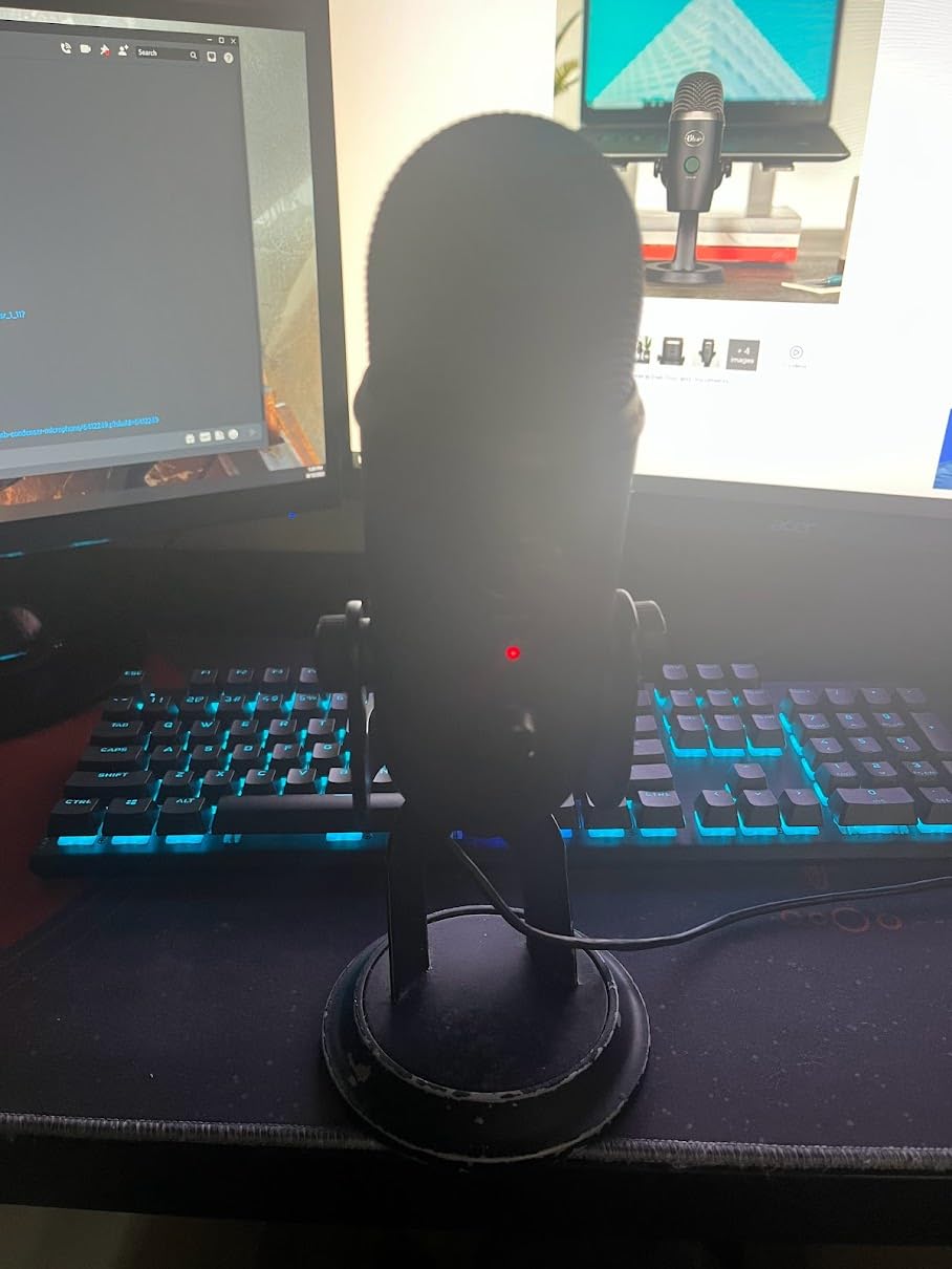 Logitech Creators Blue Yeti USB Microphone for Gaming, Streaming, Podcast, YouTube, Discord, PC, Studio Sound, Plug & Play-Blackout Customer Review Logitech Creators Blue Yeti USB Microphone for Gaming, Streaming, Podcast, YouTube, Discord, PC, Studio Sound, Plug & Play-Blackout - Customer Photo 2