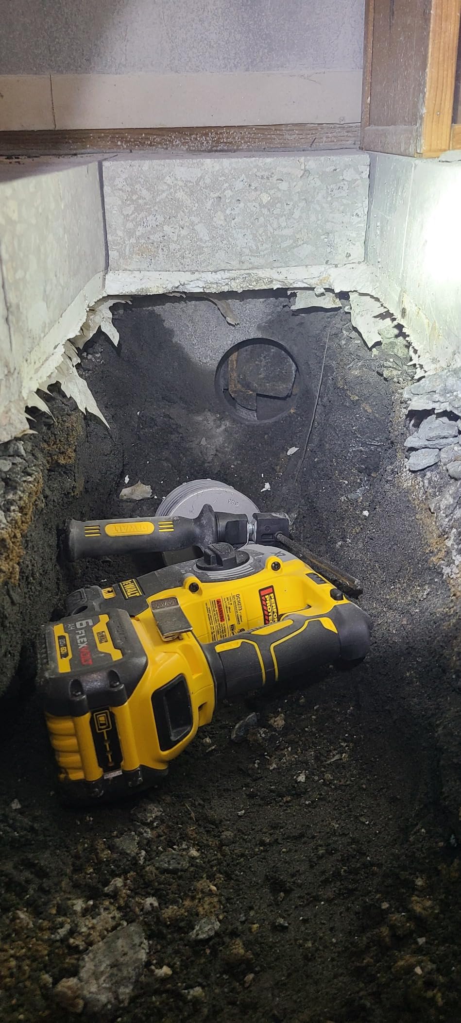 DEWALT 20V MAX SDS Rotary Hammer Drill, Cordless, 3 Application Modes, Bare Tool Only (DCH273B) Customer Review DEWALT 20V MAX SDS Rotary Hammer Drill, Cordless, 3 Application Modes, Bare Tool Only (DCH273B) - Customer Photo 2