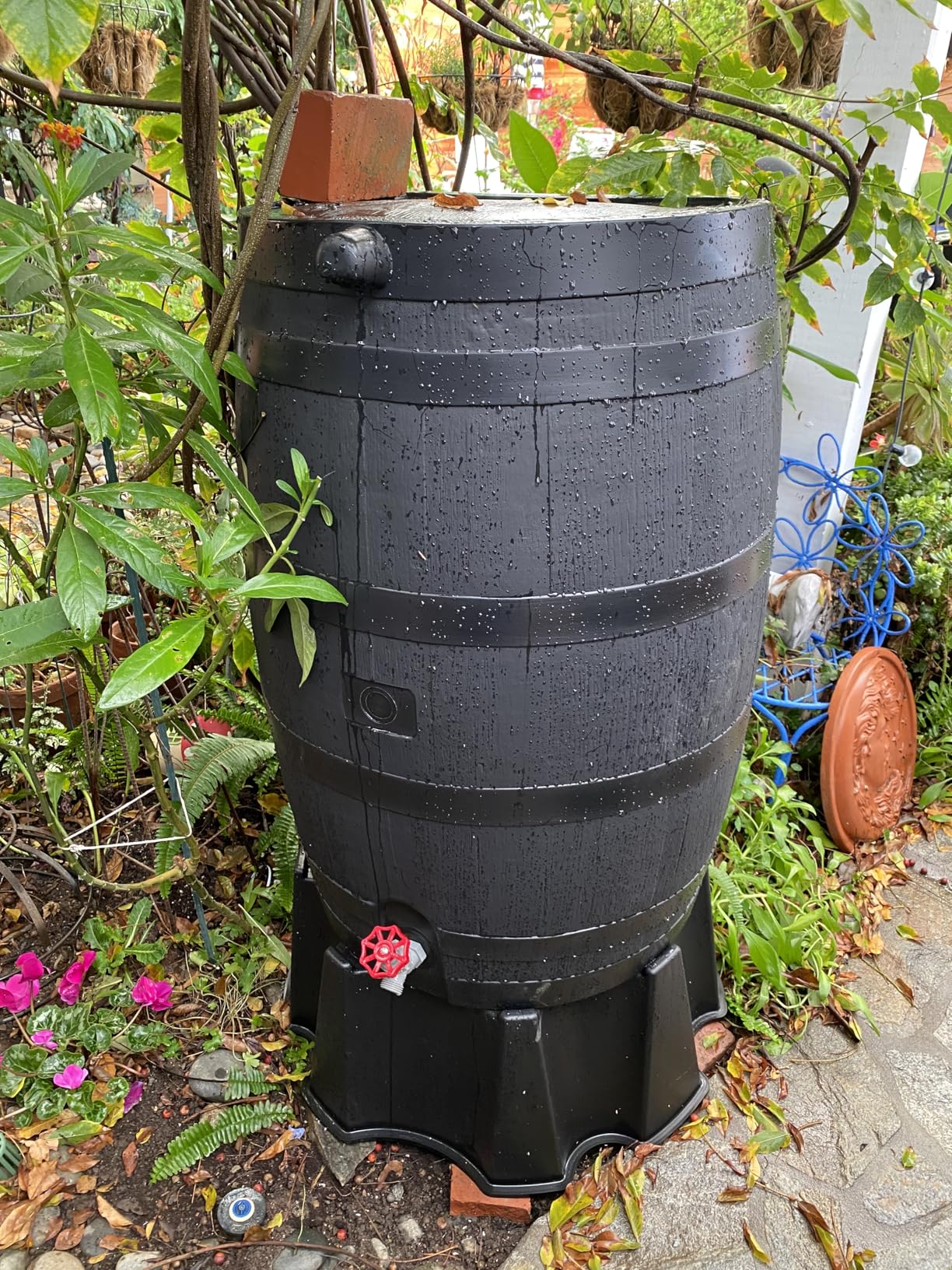 RTS Home Accents 50-Gallon ECO Rain Barrel Made with 100% Recycled Plastic, Flat Back Rain Water Collection Barrel, Black customer photo 1