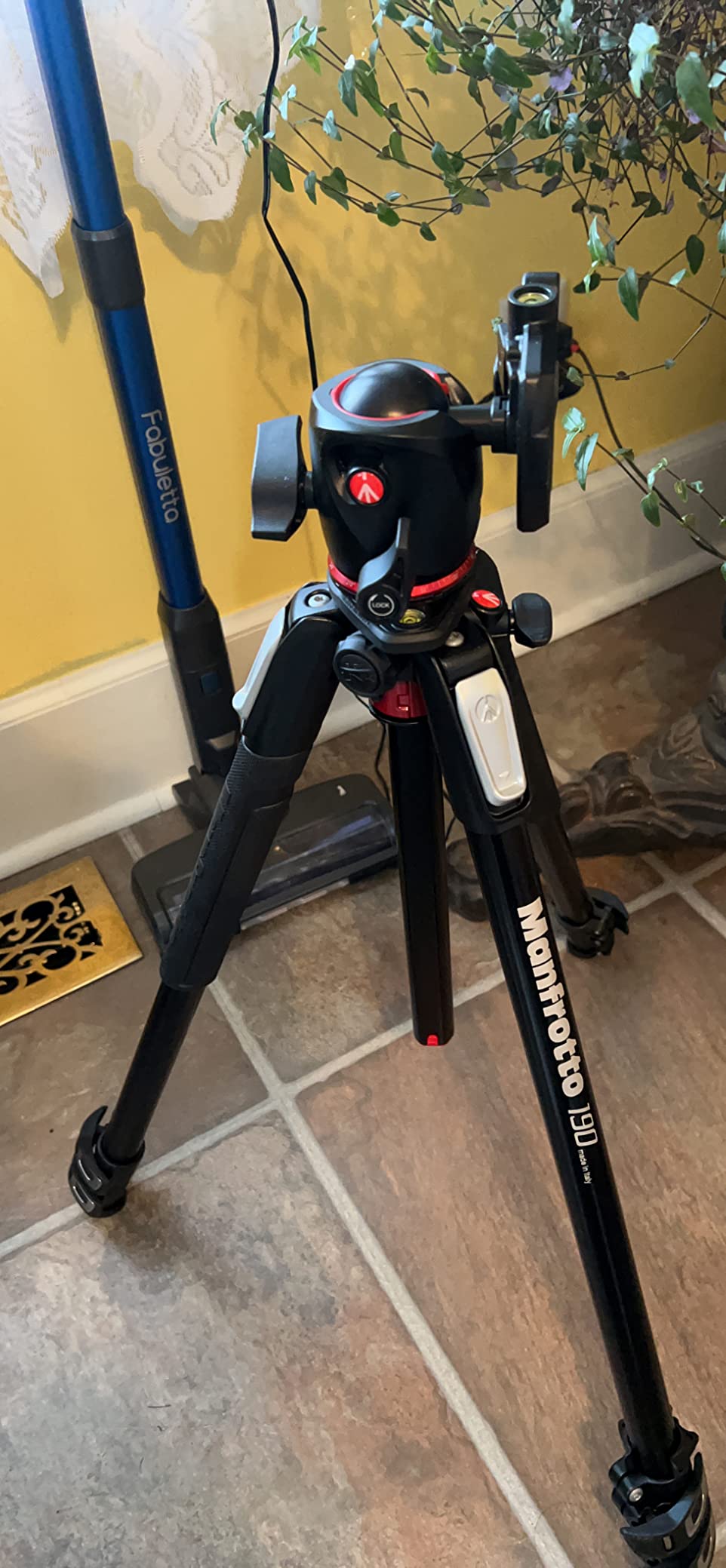 Manfrotto 190XPRO Aluminum 3-Section Tripod Kit with Ball Head (MK190XPRO3-BHQ2) - Customer Photo 1