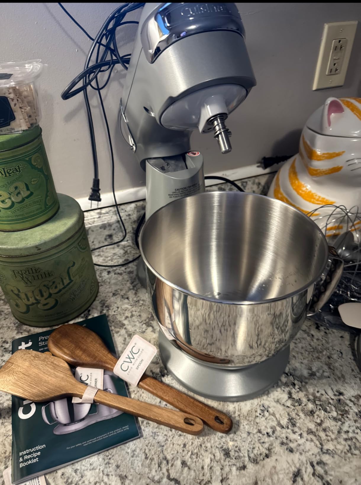 Cuisinart Stand Mixer, 12 Speed, 5.5 Quart Stainless Steel Bowl, Chef's Whisk, Mixing Paddle, Dough Hook, Splash Guard w/ Pour Spout, White Linen, SM-50, Manual Customer Review Cuisinart Stand Mixer, 12 Speed, 5.5 Quart Stainless Steel Bowl, Chef's Whisk, Mixing Paddle, Dough Hook, Splash Guard w/ Pour Spout, White Linen, SM-50, Manual - Customer Photo 2