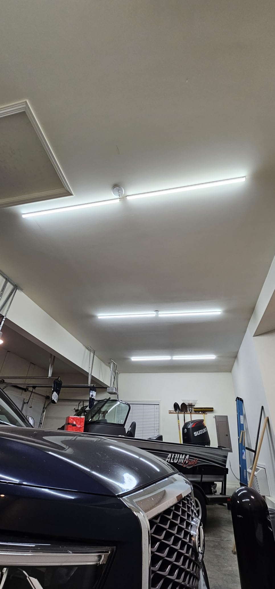 Barrina (6 Pack LED T5 Integrated Single Fixture, 4FT, 2200lm, 6500K Super Bright White, 20W Utility LED Shop Light, Ceiling and Under Cabinet Light, Corded Electric with ON/Off Switch, ETL Listed) customer photo 2