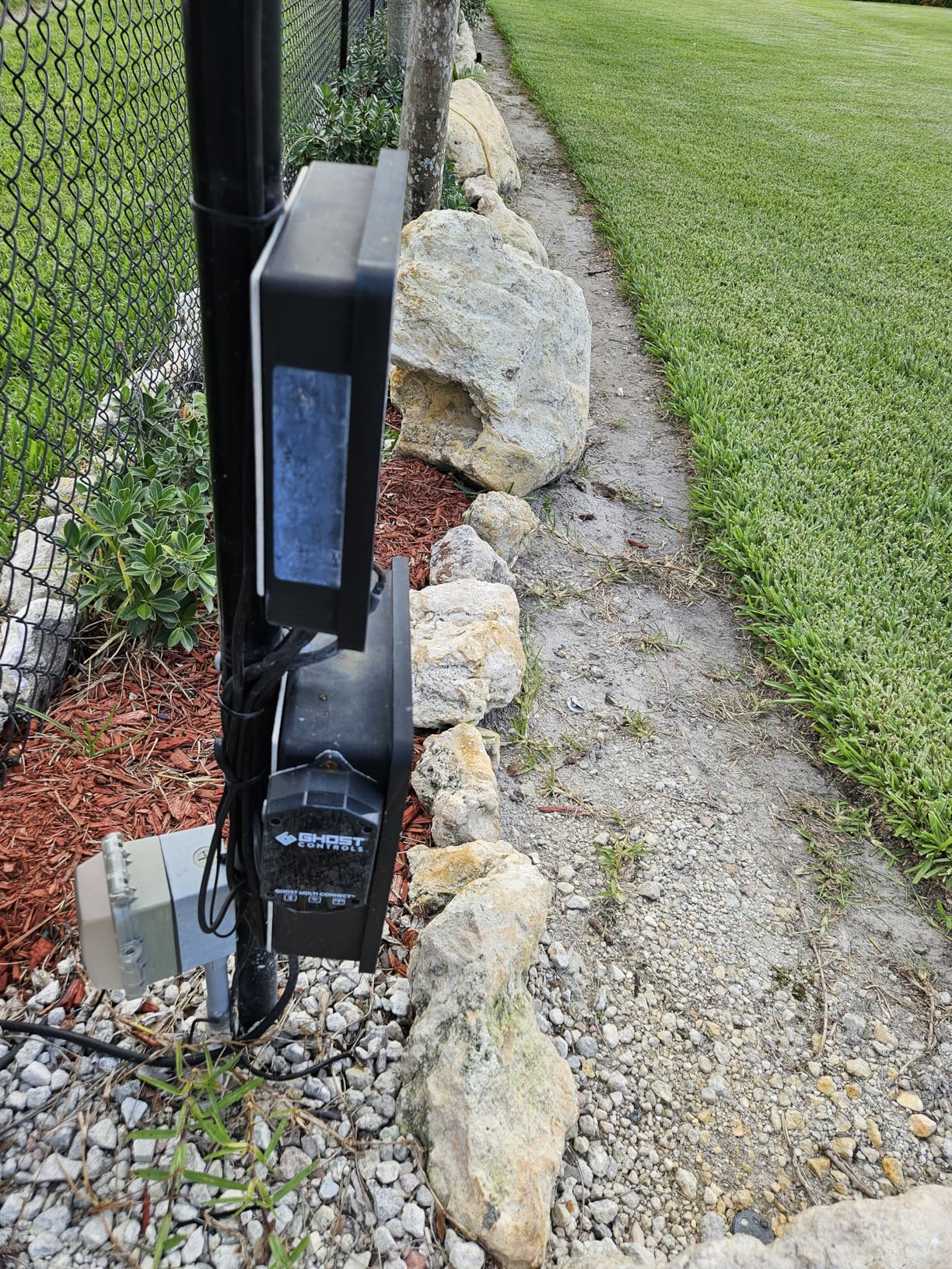 GC GHOST CONTROLS Solar Heavy-Duty Automatic Gate Opener Kit for Driveway Swing Gates with Long-Range Solar Gate Opener Remote - Model TSS1XP customer photo 1