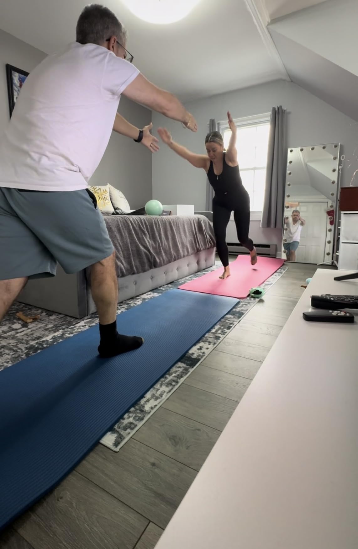 Amazon Basics Extra Thick Exercise Yoga Mat with Carrying Strap Customer Review Amazon Basics Extra Thick Exercise Yoga Mat with Carrying Strap - Customer Photo 2