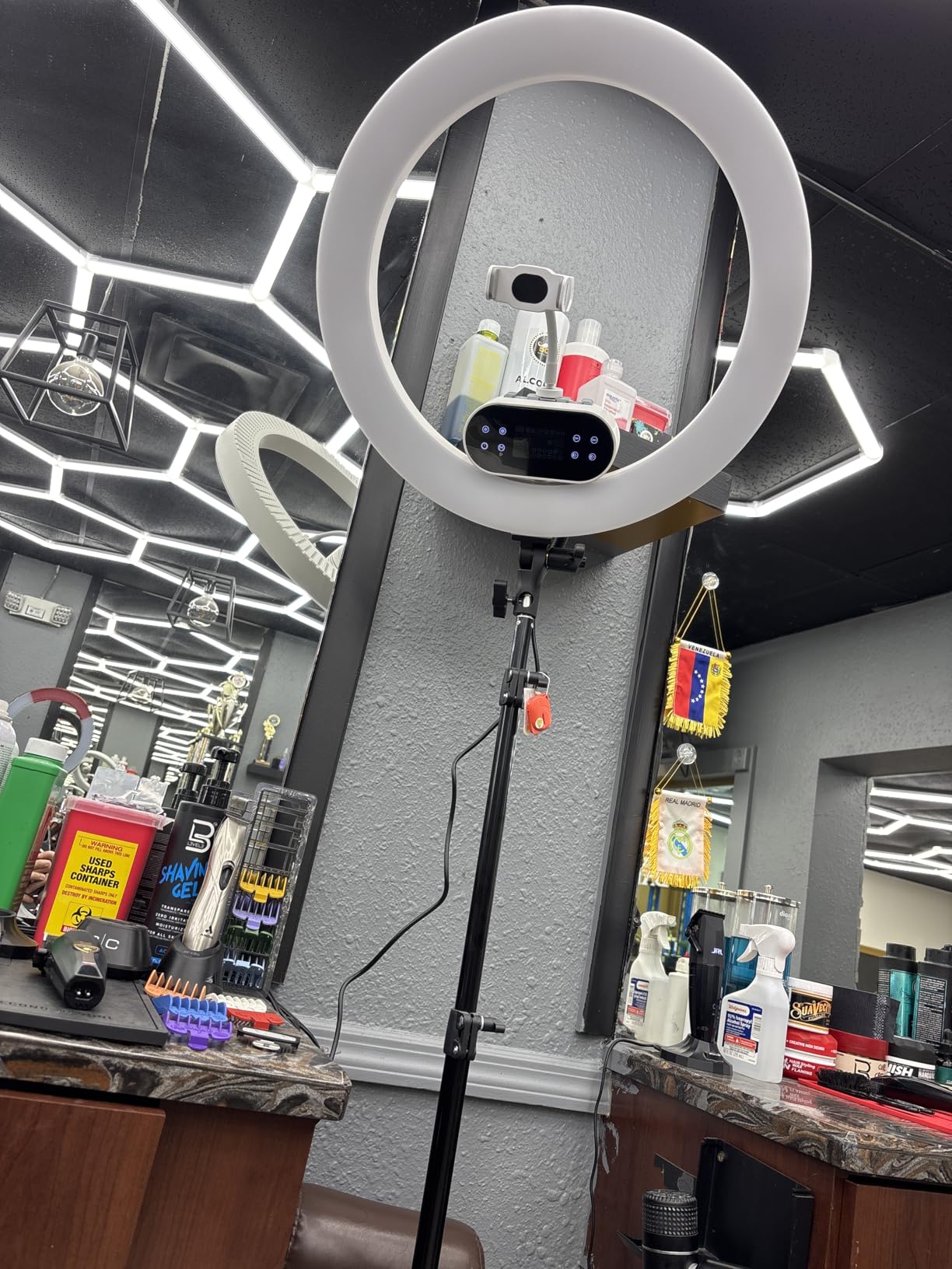 NEEWER Ring Light 18inch Kit: 55W 5600K Professional LED with Stand and Phone Holder, Soft Tube & Bag for Tattoo Lash Extension Barber Makeup Artist Studio Video Photography Lighting, RL-18 customer photo 1