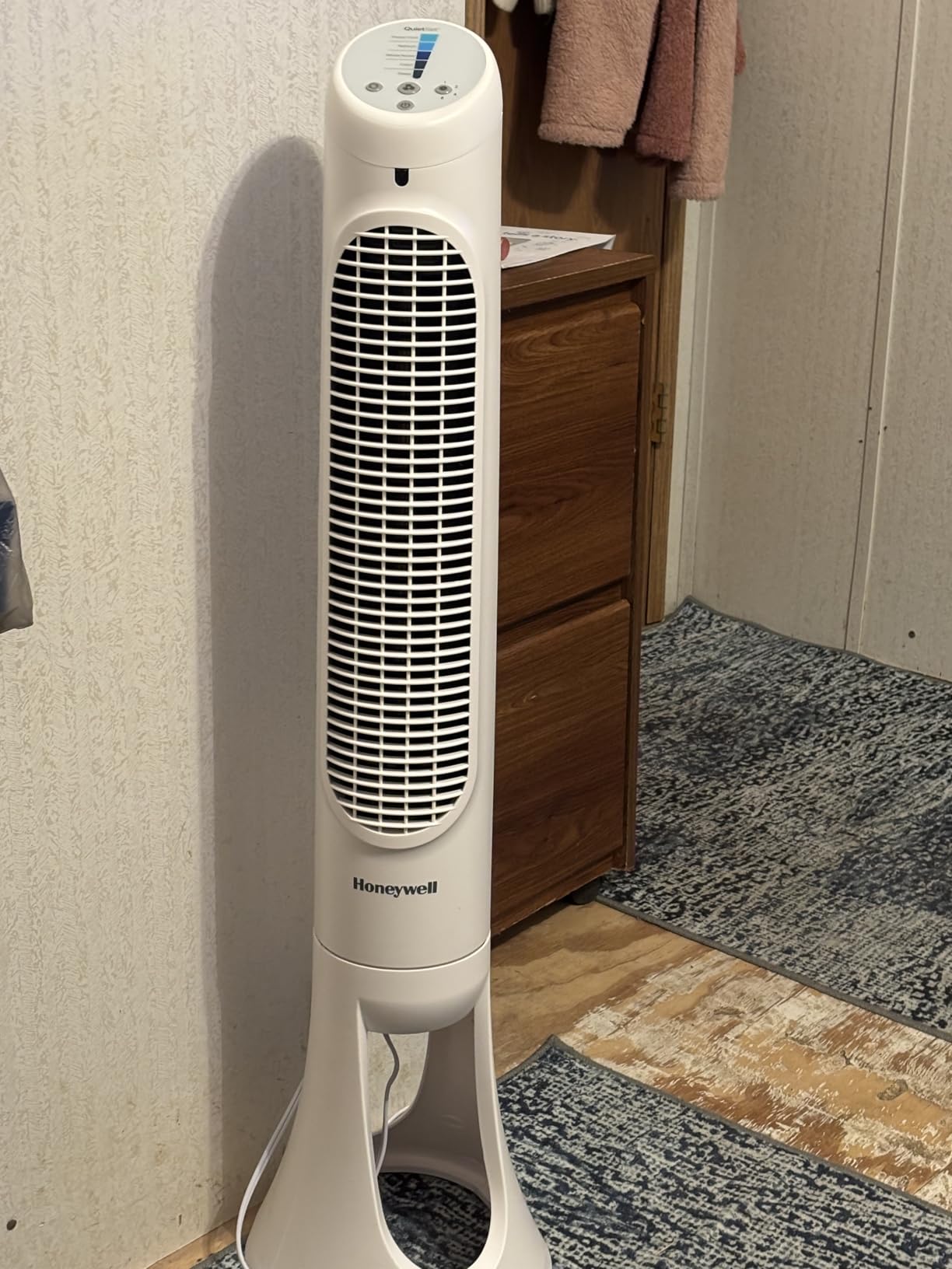 Honeywell QuietSet Whole Room Oscillating Tower Fan with Remote, White, HYF260 - Customer Photo 1