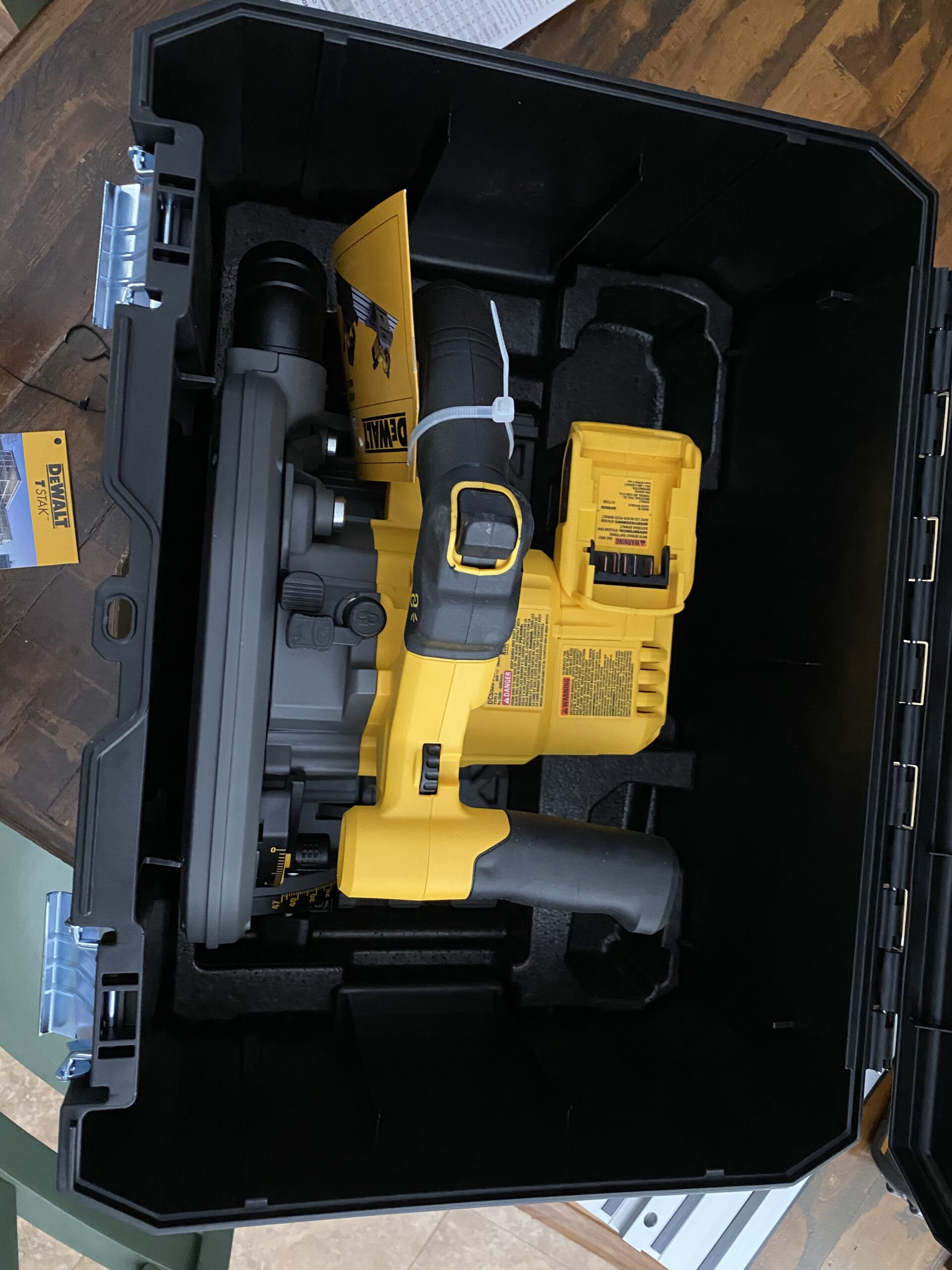 DEWALT 60V MAX* Circular Saw, 6-1/2-Inch, Cordless TrackSaw, Tool Only (DCS520B) Customer Review DEWALT 60V MAX* Circular Saw, 6-1/2-Inch, Cordless TrackSaw, Tool Only (DCS520B) - Customer Photo 2