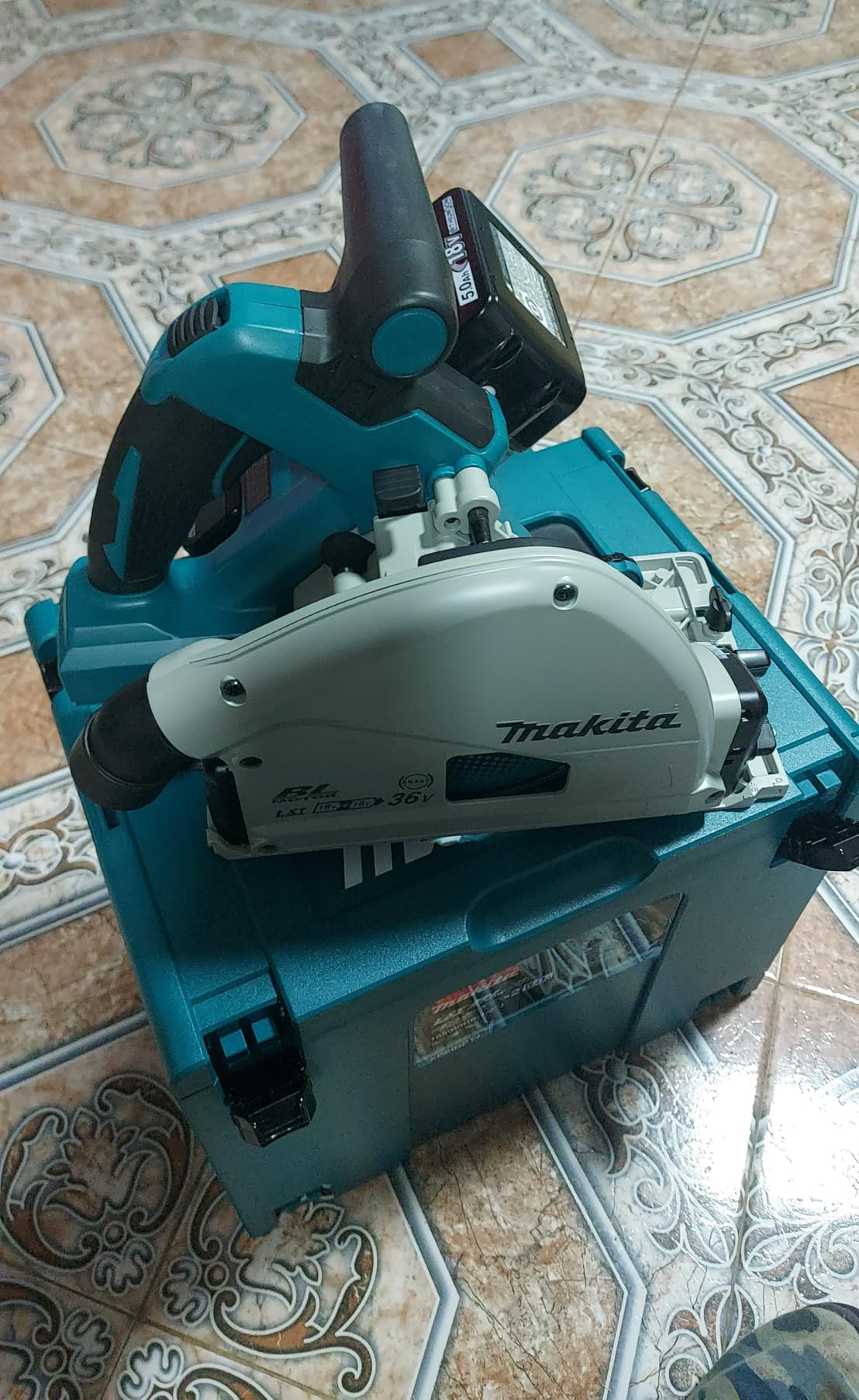 Makita XPS01Z 36V (18V X2) LXT Brushless 6-1/2 Makita XPS01Z 36V (18V X2) LXT Brushless 6-1/2