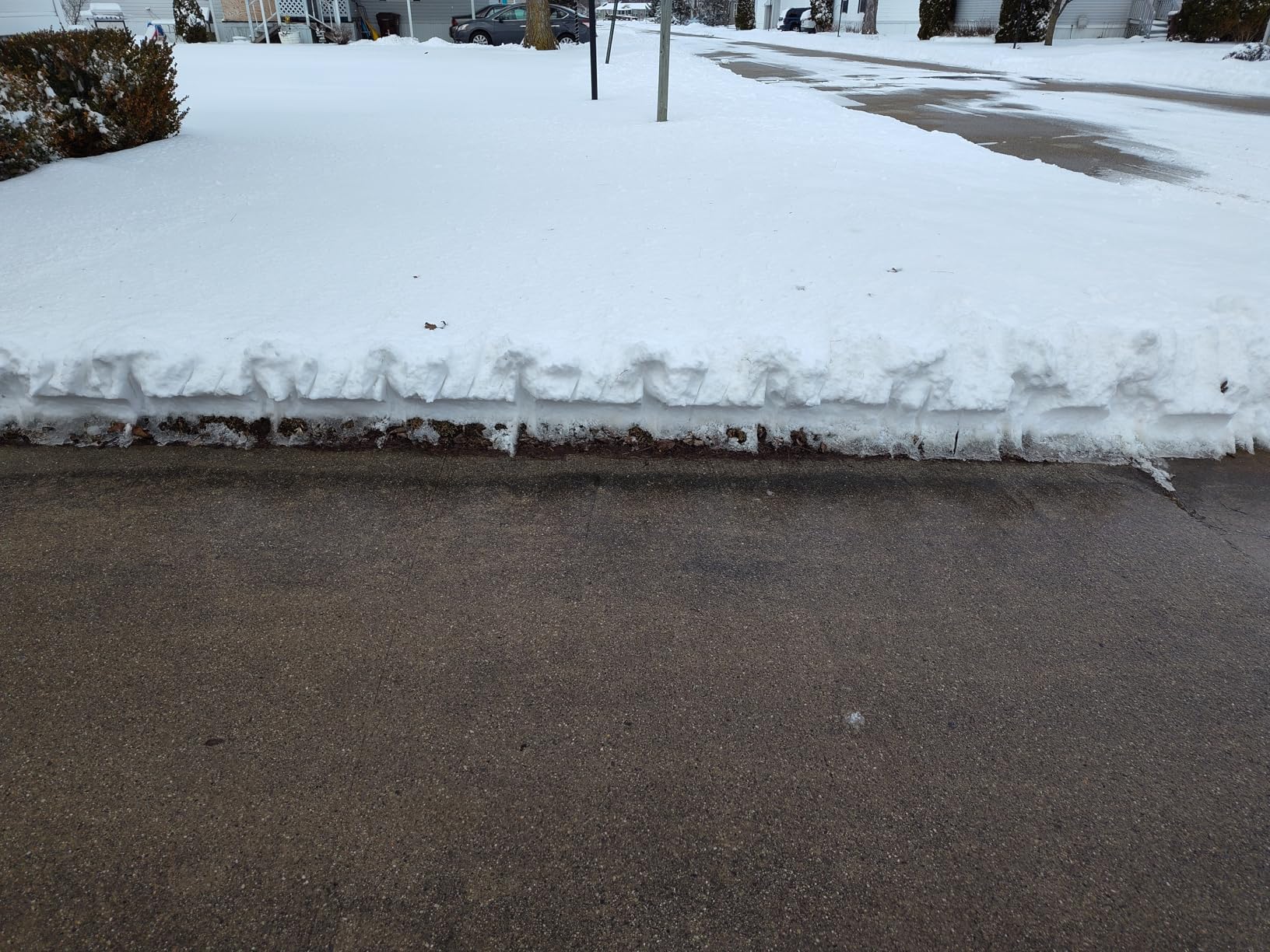 Earthwise SN74016 40-Volt Cordless Electric Snow Shovel, Brushless Motor, 16-Inch width, 300lbs/Minute (Battery and Charger Included) - Customer Photo 1