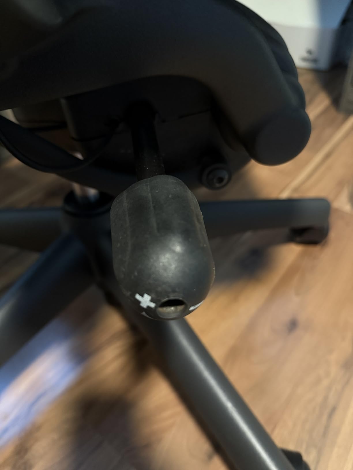 Herman Miller Classic Aeron Chair-Aluminum, Size B Customer Review Herman Miller Classic Aeron Chair-Aluminum, Size B - Customer Photo 2