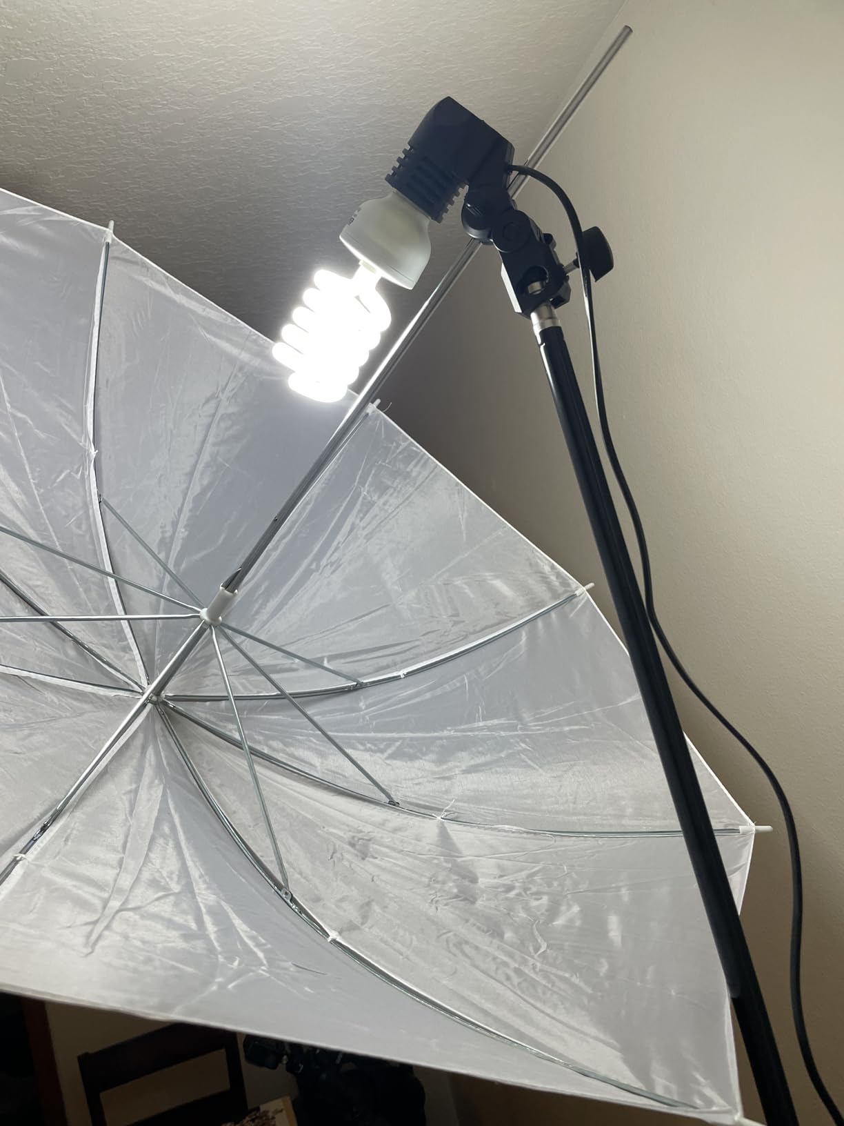 EMART Photography Umbrella Lighting Kit, 400W 5500K Photo Portrait Continuous Reflector Lights for Camera Video Studio Shooting Daylight (2 Packs) - Customer Photo 2