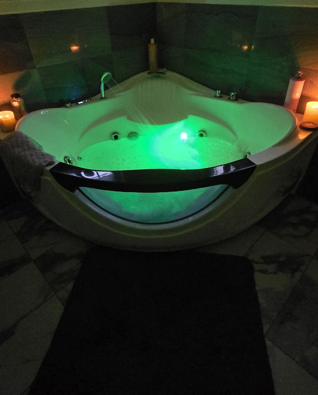 Empava 2 Person Whirlpool Bathtub,Corner Jetted Bathtub with Heater,Corner Jetted Tub with Light,Spa Bath tub with 10 Jets,Hydro Massage Tub with Chromatherapy,ETL Certified Customer Review Empava 2 Person Whirlpool Bathtub,Corner Jetted Bathtub with Heater,Corner Jetted Tub with Light,Spa Bath tub with 10 Jets,Hydro Massage Tub with Chromatherapy,ETL Certified - Customer Photo 1