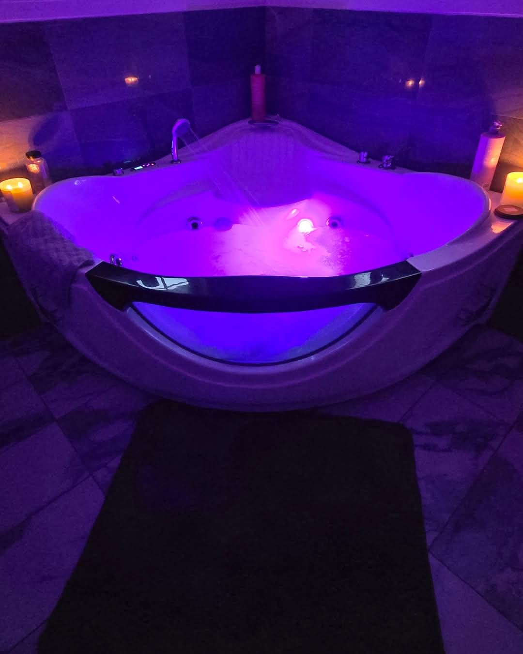 Empava 2 Person Whirlpool Bathtub,Corner Jetted Bathtub with Heater,Corner Jetted Tub with Light,Spa Bath tub with 10 Jets,Hydro Massage Tub with Chromatherapy,ETL Certified Customer Review Empava 2 Person Whirlpool Bathtub,Corner Jetted Bathtub with Heater,Corner Jetted Tub with Light,Spa Bath tub with 10 Jets,Hydro Massage Tub with Chromatherapy,ETL Certified - Customer Photo 2