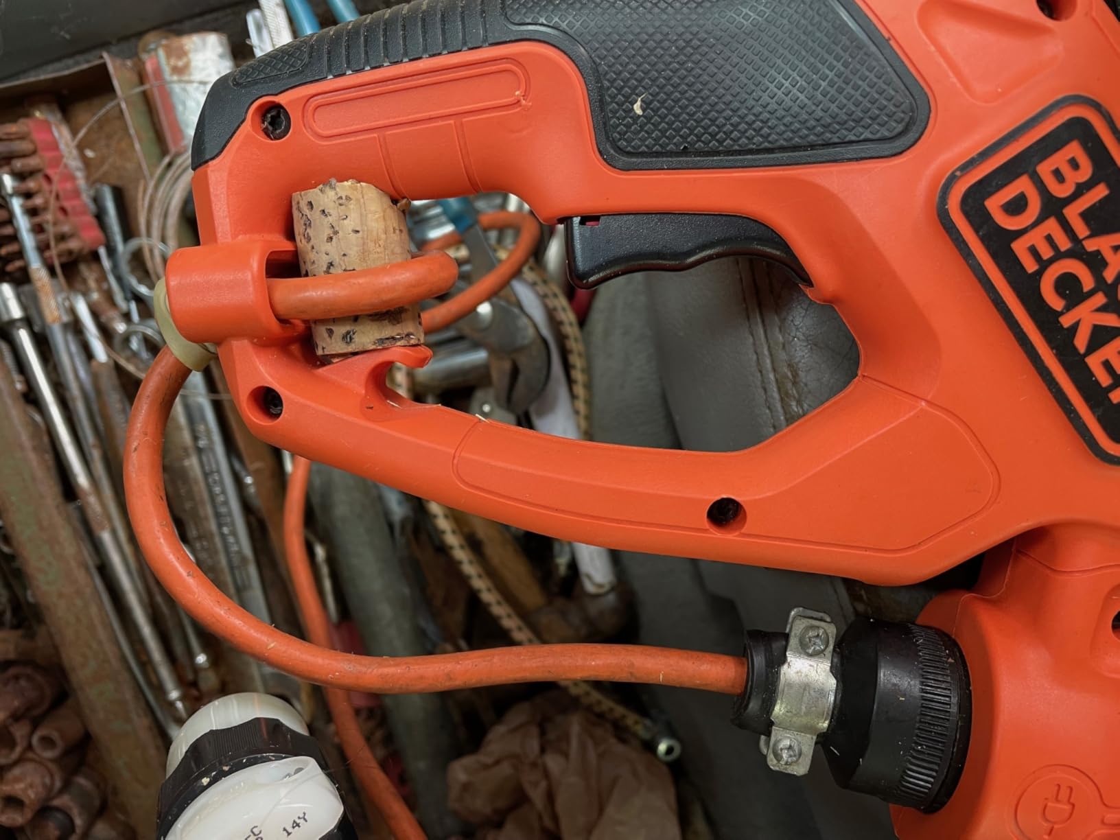 BLACK+DECKER Weed Wacker with Auto Feed, 14-Inch 2 in 1 String Trimmer Lawn Edger, Powerful 6.5-Amp Lightweight Electric Weed Eater (BESTA510) - Customer Photo 3