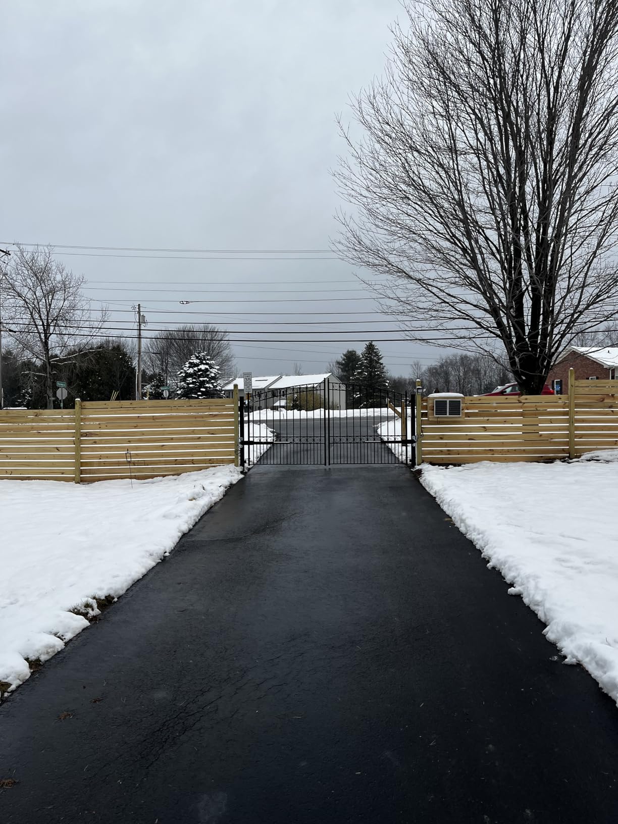 TOPENS AD5S Automatic Gate Opener Kit Medium Duty Solar Dual Gate Operator for Dual Swing Gates Up to 16 Feet or Max 550 Pounds Gate Motor Solar Panel customer photo 2