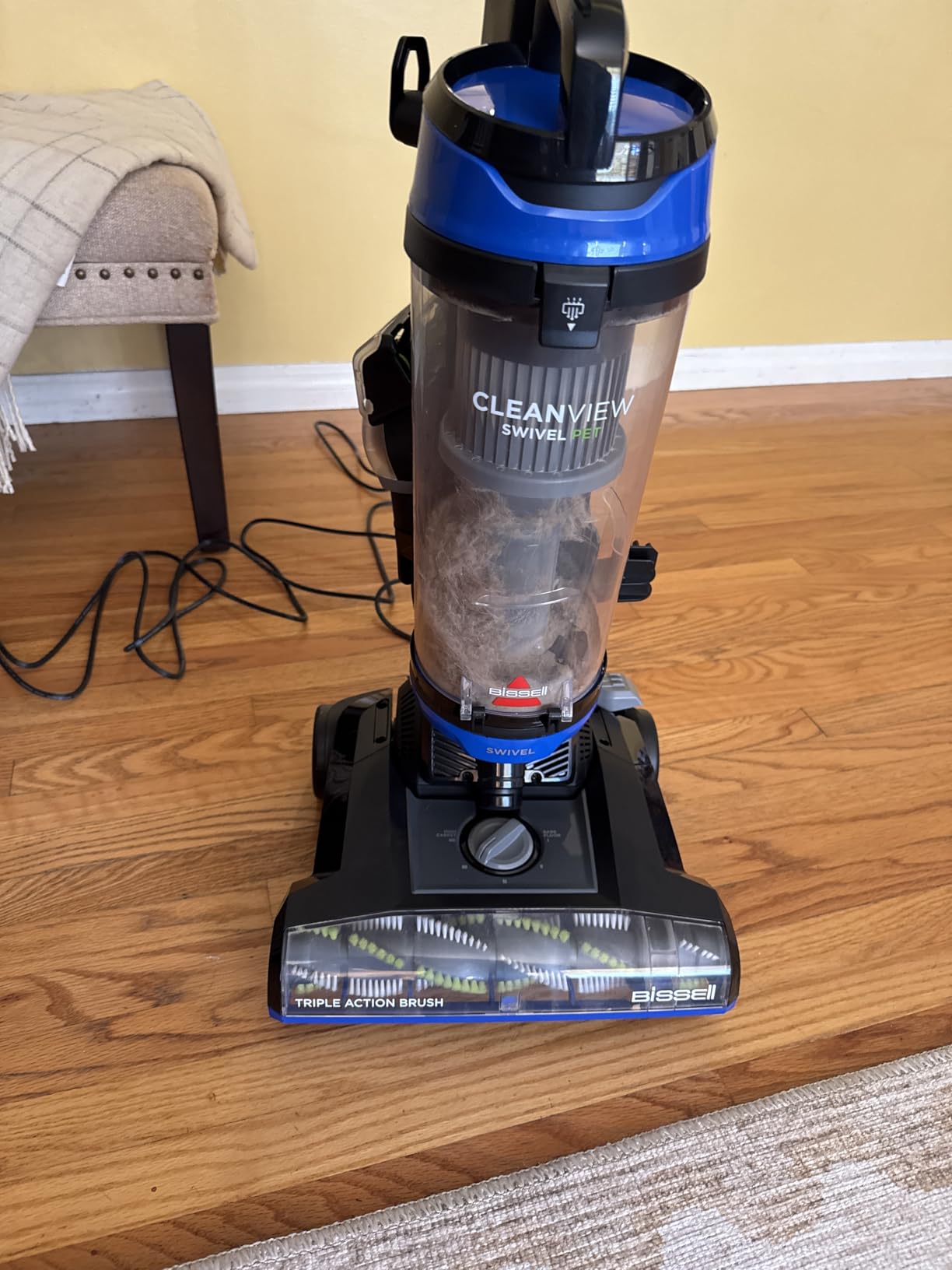 Bissell 2252 CleanView Swivel Upright Bagless Vacuum with Swivel Steering, Powerful Pet Hair Pick Up, Specialized Pet Tools, Large Capacity Dirt Tank, Easy Empty Customer Review Bissell 2252 CleanView Swivel Upright Bagless Vacuum with Swivel Steering, Powerful Pet Hair Pick Up, Specialized Pet Tools, Large Capacity Dirt Tank, Easy Empty - Customer Photo 1