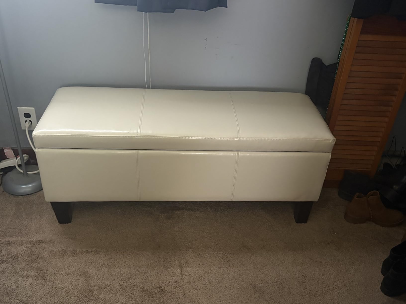 BELLEZE Storage Faux Leather Ottoman, 47 Inch Bench Bedroom Bench with Safety Close Hinge, Extra Long Ottoman with Storage for Living Room, Entryway, Hallway, Foot Rest, Support 300lbs - Rustic Gray Customer Review BELLEZE Storage Faux Leather Ottoman, 47 Inch Bench Bedroom Bench with Safety Close Hinge, Extra Long Ottoman with Storage for Living Room, Entryway, Hallway, Foot Rest, Support 300lbs - Rustic Gray - Customer Photo 2
