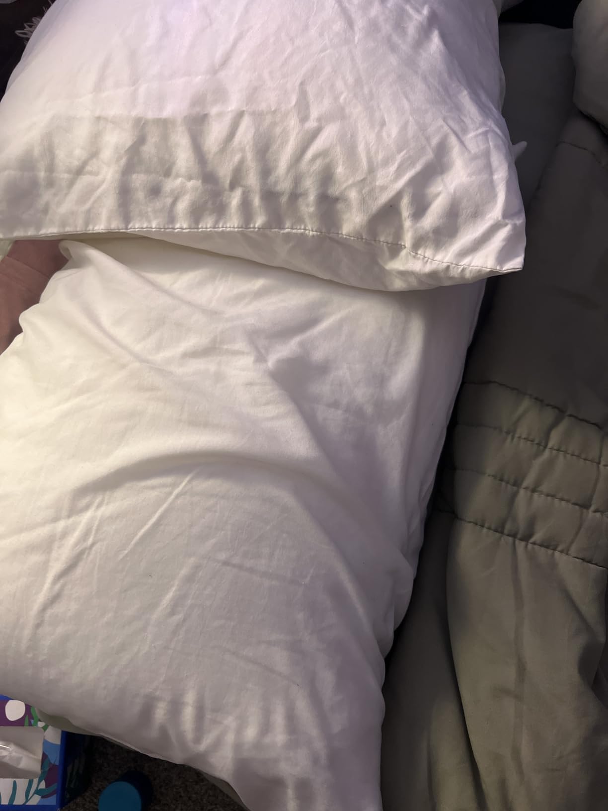 JOLLYVOGUE Pillows Queen Size Set of 2 for Sleeping, Soft and Supportive Bed Pillow with Down Alternative Filling for Side and Back Sleepers, Hotel Collection - Customer Photo 4
