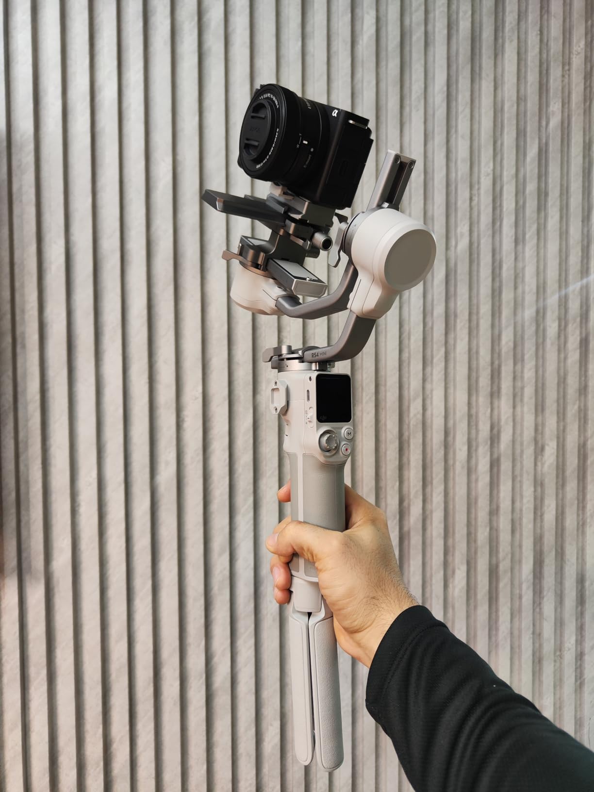 DJI RS 4 Mini, Gimbal Stabilizer for Cameras Canon/Sony/Panasonic/Nikon/Fujifilm, Auto Axis Locks, 2kg/4.4lbs Payload, Intelligent Tracking, Camera Gimbal, Camera Stabilizer, Native Vertical Shooting Customer Review DJI RS 4 Mini, Gimbal Stabilizer for Cameras Canon/Sony/Panasonic/Nikon/Fujifilm, Auto Axis Locks, 2kg/4.4lbs Payload, Intelligent Tracking, Camera Gimbal, Camera Stabilizer, Native Vertical Shooting - Customer Photo 1