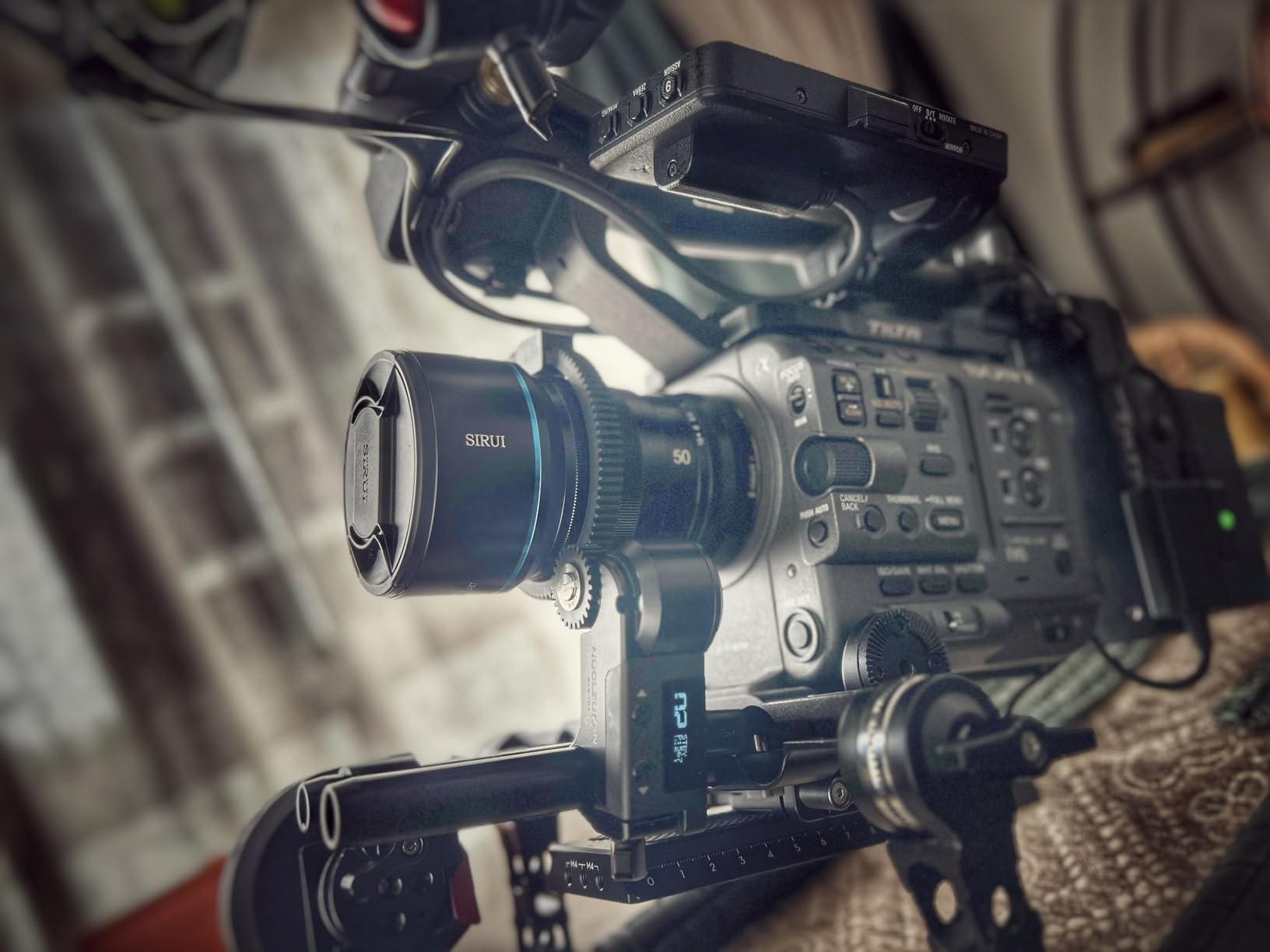 SIRUI 50mm F1.8 1.33X APS-C Anamorphic Lens for E Mount, Blue Flare - Customer Photo 1