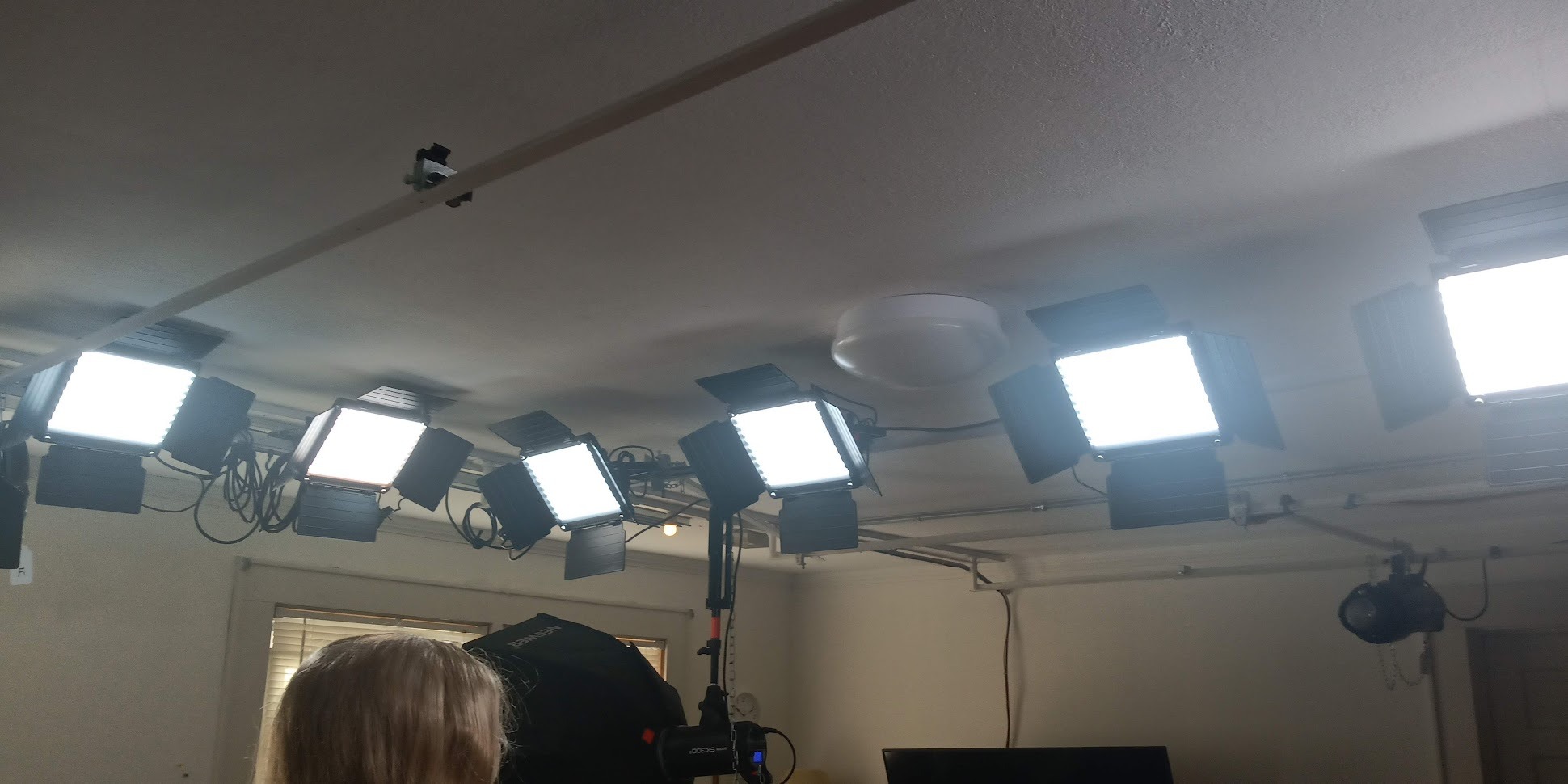GVM 2 Pack LED Video Lighting Kits with APP Control, Bi-Color Variable 2300K~6800K with Digital Display Brightness of 10~100% for Video Photography, CRI97+ TLCI97 Led Video Light Panel +Barndoor Customer Review GVM 2 Pack LED Video Lighting Kits with APP Control, Bi-Color Variable 2300K~6800K with Digital Display Brightness of 10~100% for Video Photography, CRI97+ TLCI97 Led Video Light Panel +Barndoor - Customer Photo 1