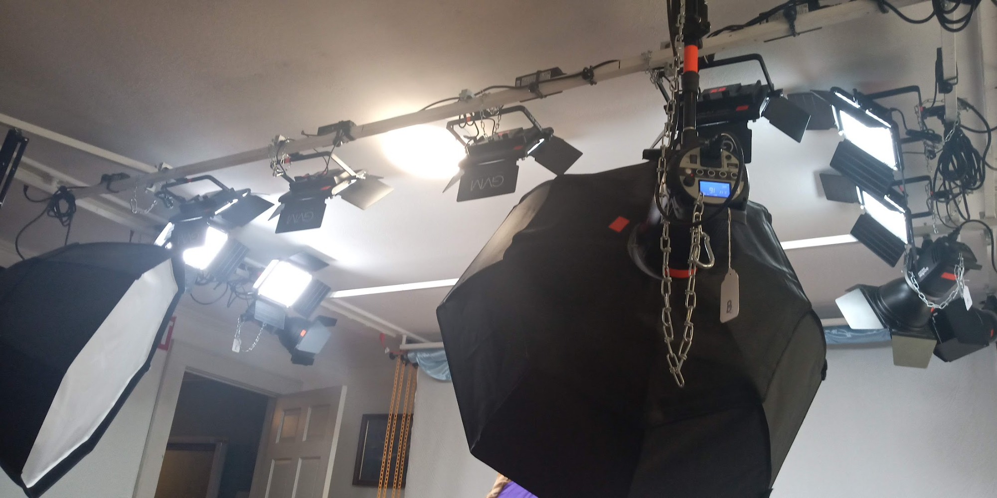 GVM 2 Pack LED Video Lighting Kits with APP Control, Bi-Color Variable 2300K~6800K with Digital Display Brightness of 10~100% for Video Photography, CRI97+ TLCI97 Led Video Light Panel +Barndoor - Customer Photo 2