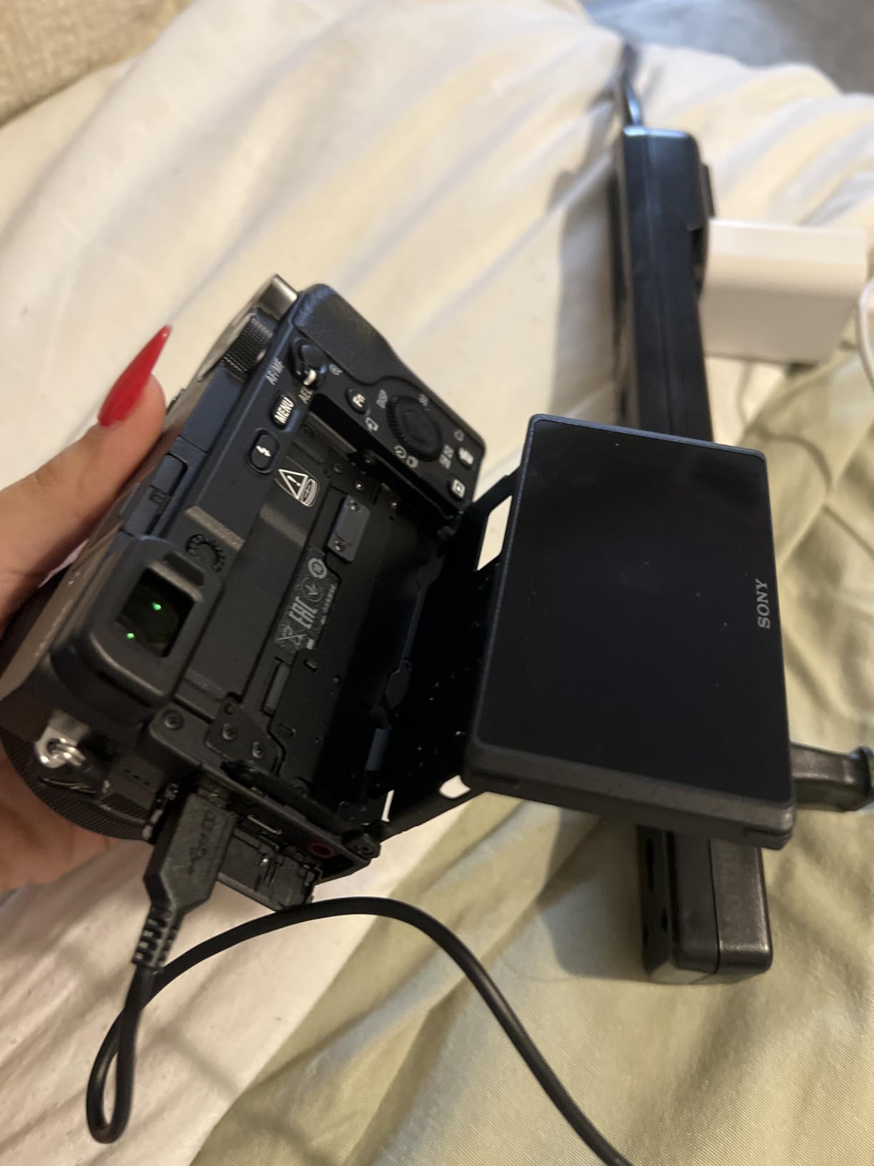 Sony Alpha a6400 Mirrorless Camera: Compact APS-C Interchangeable Lens Digital Camera with Real-Time Eye Auto Focus, 4K Video, Flip Screen & 16-50mm Lens - E Mount Compatible - ILCE-6400L/B, Black Customer Review Sony Alpha a6400 Mirrorless Camera: Compact APS-C Interchangeable Lens Digital Camera with Real-Time Eye Auto Focus, 4K Video, Flip Screen & 16-50mm Lens - E Mount Compatible - ILCE-6400L/B, Black - Customer Photo 2