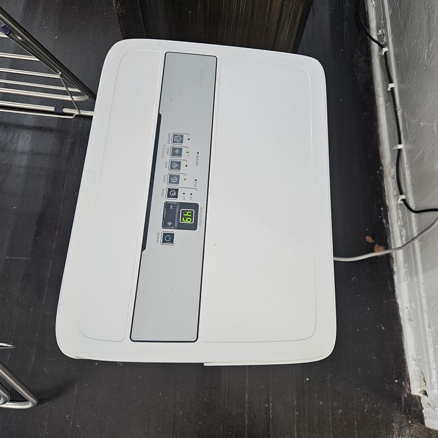 Midea 4,500 Sq. Ft.Dehumidifier for Basement, With Reusable Air Filter 50 Pint - Ideal For Basements, Large & Medium Sized Rooms, And Bathrooms (White) - Customer Photo 2