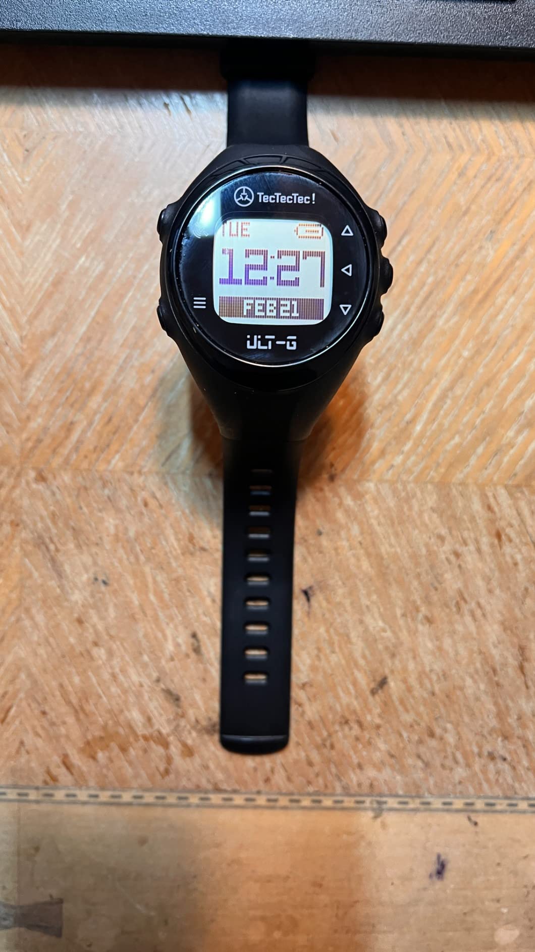 TecTecTec ULT-G Golf GPS Watch – Simple & Easy Distance Watch, No App Required on Course, Front/Back/Middle Distances, 38,000+ Courses Preloaded, Lightweight & Water-Resistant – Black customer photo 2