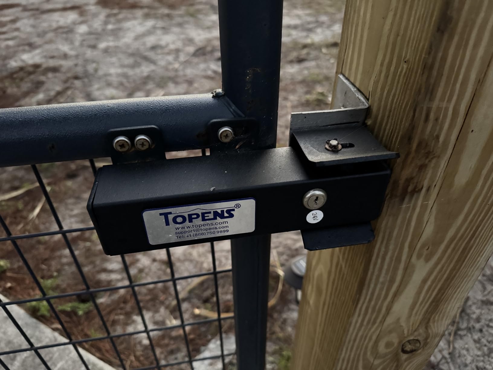 TOPENS A8S Automatic Solar Gate Opener for Heavy Duty Single Swing Gate Up to 18ft, Single Swing Gate Operator Battery Powered with Remote Control Kit Gate Motor Solar Panel Included customer photo 2