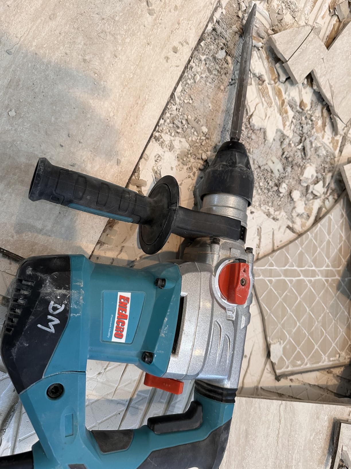 ENEACRO 1-1/4 Inch SDS-Plus 13 Amp Heavy Duty Rotary Hammer Drill, Safety Clutch 4 Functions with Vibration Control Including Grease, Chisels and Drill Bits with Case Customer Review ENEACRO 1-1/4 Inch SDS-Plus 13 Amp Heavy Duty Rotary Hammer Drill, Safety Clutch 4 Functions with Vibration Control Including Grease, Chisels and Drill Bits with Case - Customer Photo 1