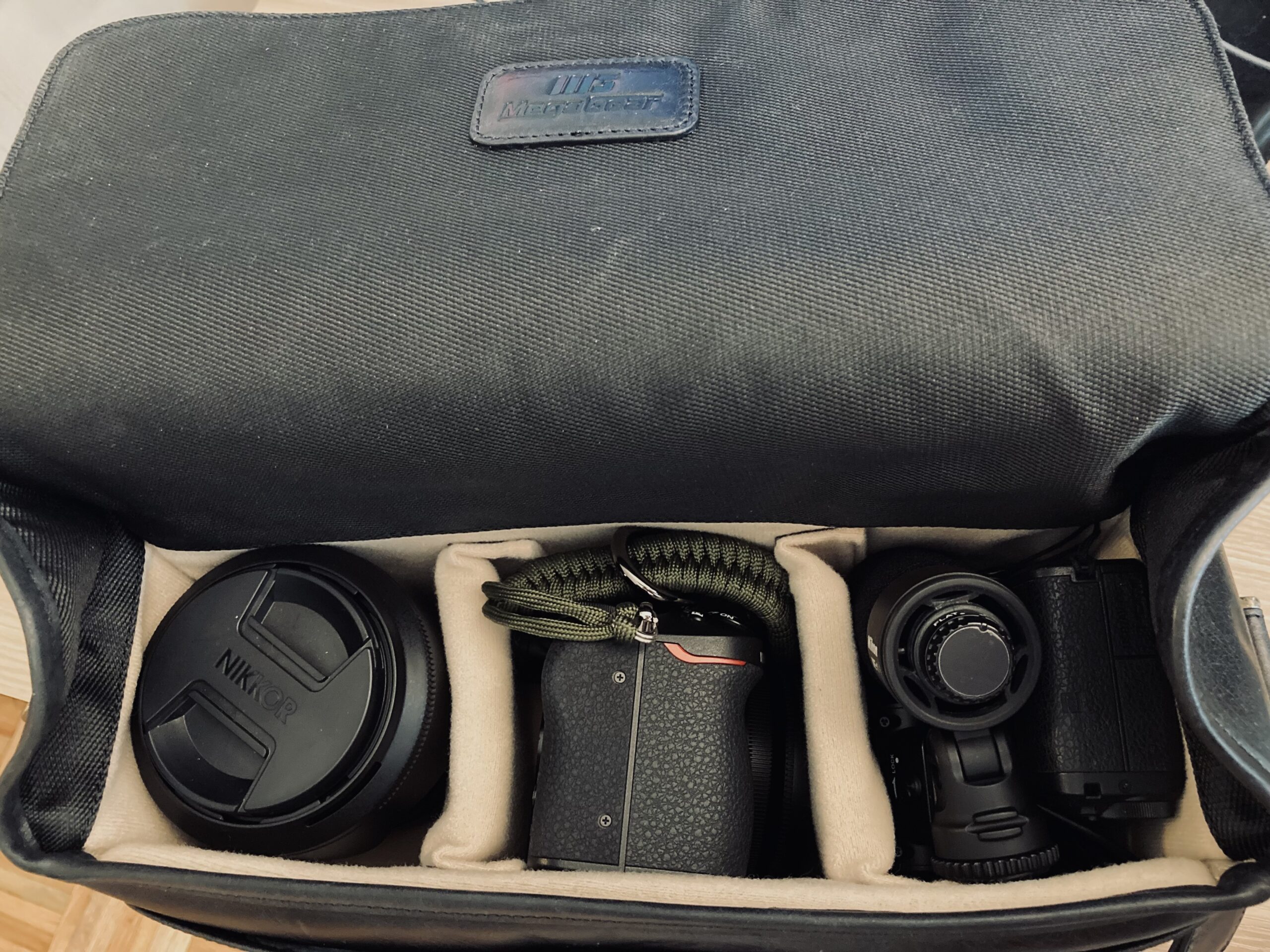 MegaGear Torres Genuine Leather Camera Messenger Bag for Mirrorless, Instant and DSLR Cameras - Customer Photo 4