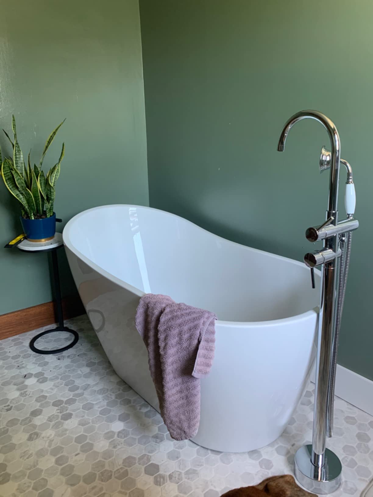 WOODBRIDGE Acrylic Freestanding Contemporary Soaking Tub with Brushed Nickel Overflow and Drain 54